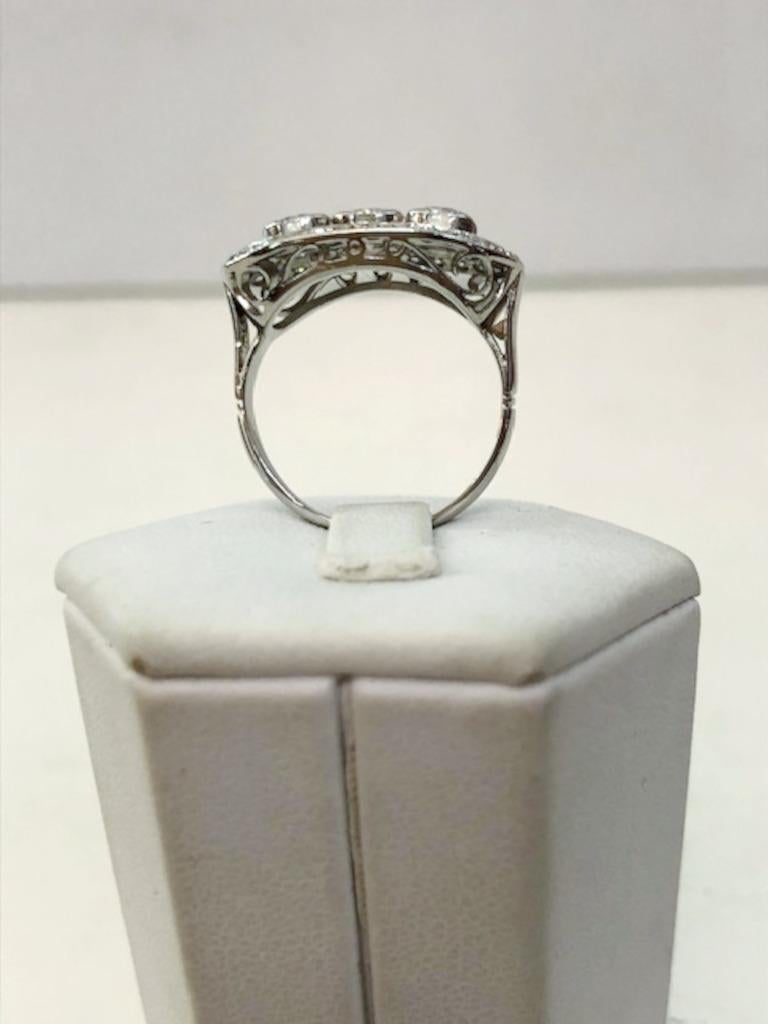 Oval Platinum Diamond Ring In Good Condition For Sale In Los Angeles, CA