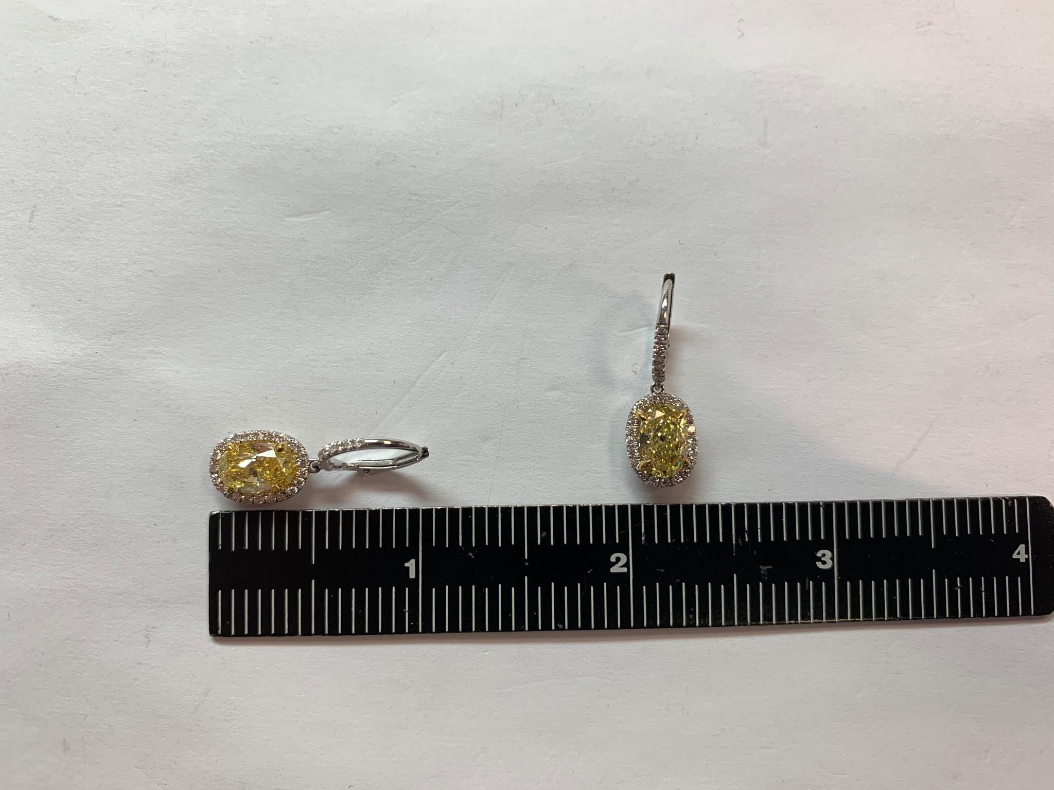Modern 3.09 Carat Platinum GIA Certified Natural Intense Yellow Diamond Earrings In Good Condition For Sale In Los Angeles, CA