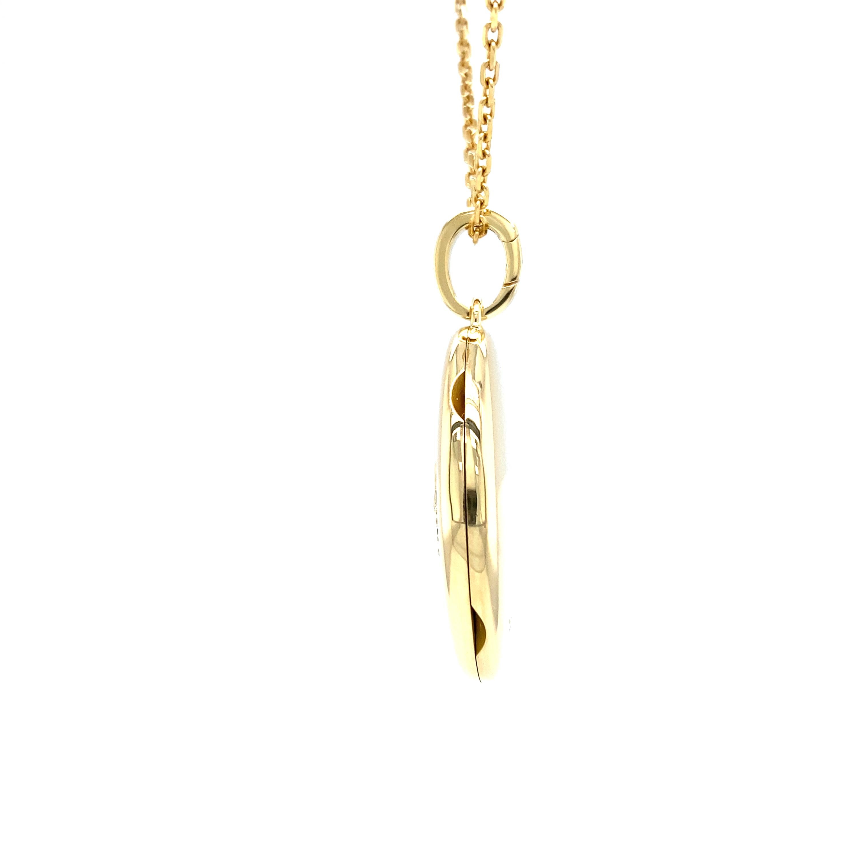 Ciondolo ovale lucido personalizzabile Victor Mayer in oro giallo 18k, Collection'S, 9 diamanti, per un totale di 0,11 ct, G VS, taglio brillante, misure ca. 32 mm x 23 mm

Informazioni sul creatore Victor Mayer
Victor Mayer è rinomato a livello