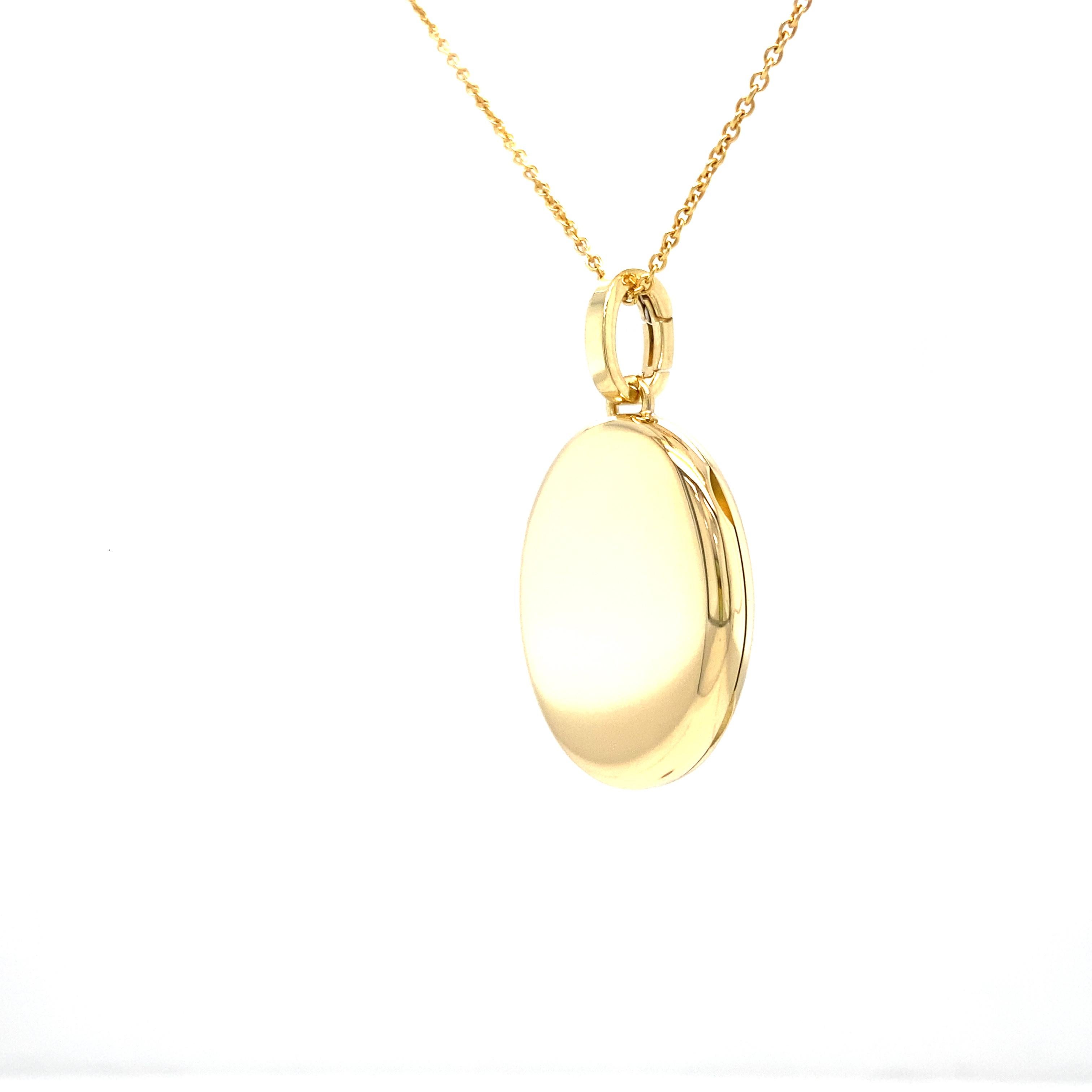 Victor Mayer customizable polished oval locket pendant 18k yellow gold, Hallmark collection, measurements app. 20.0 mm x app. 27.0 mm

About the creator Victor Mayer
Victor Mayer is internationally renowned for elegant timeless designs and