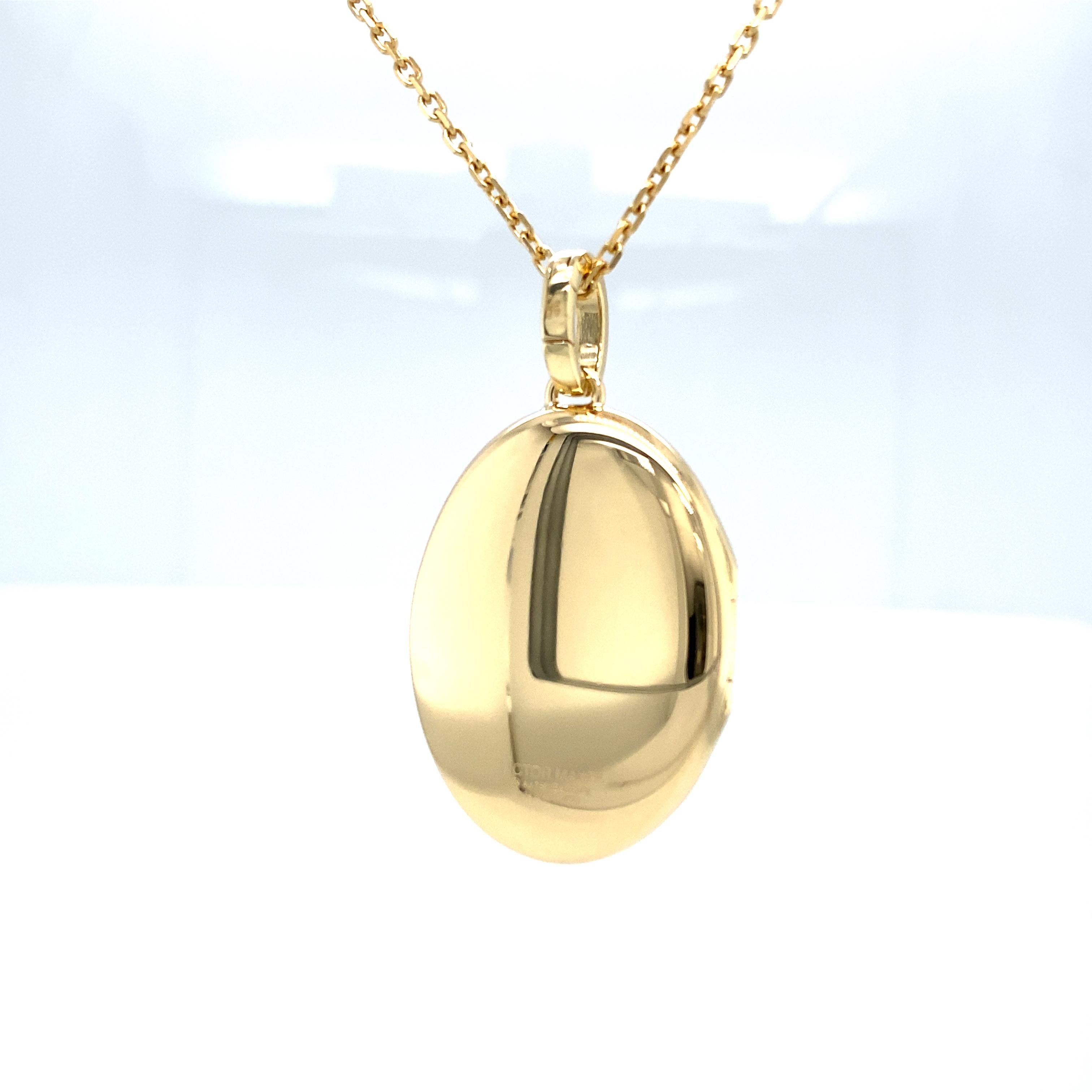 Oval Polished Locket Pendant Necklace - 18k Yellow Gold - 9 Diamonds 0.14ct G VS For Sale 5