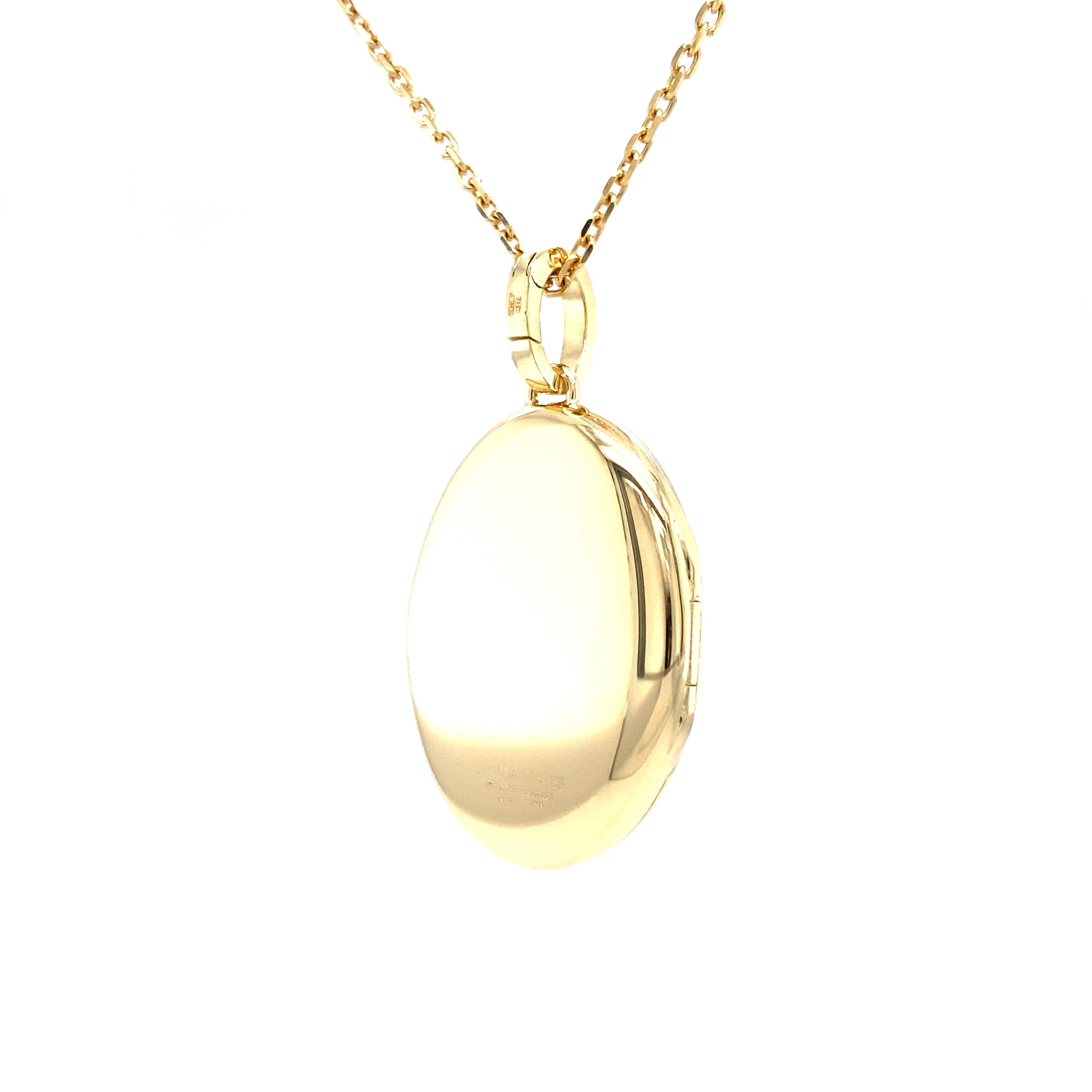 Oval Polished Locket Pendant Necklace - 18k Yellow Gold - 9 Diamonds 0.14ct G VS For Sale 6