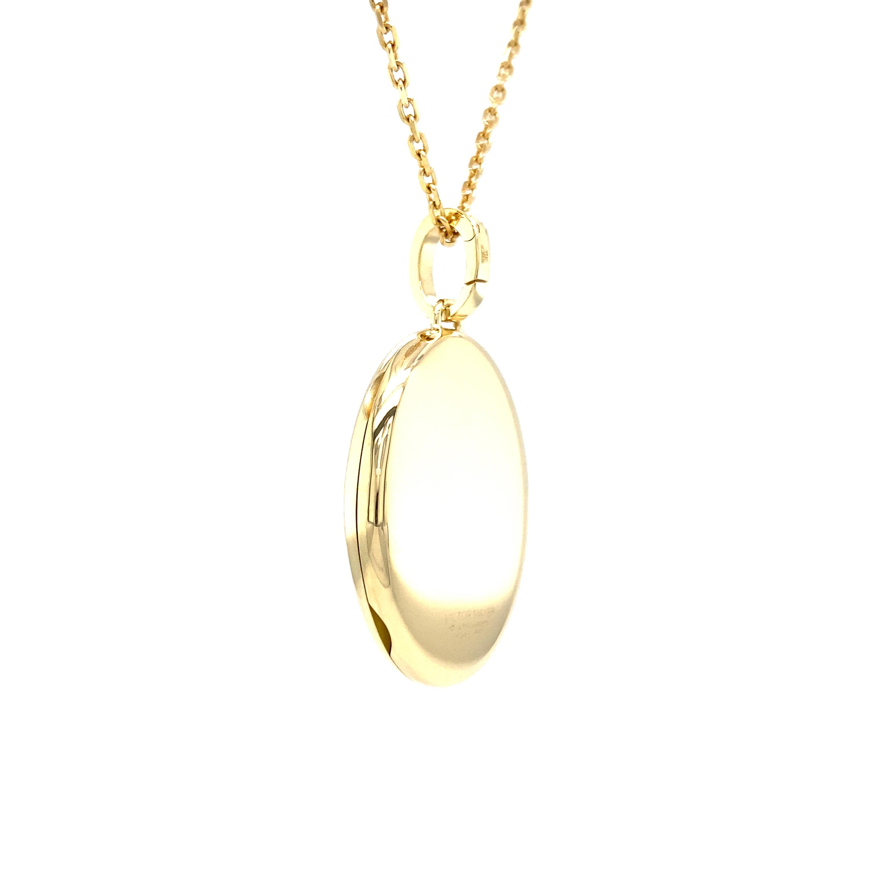 Women's Oval Polished Locket Pendant Necklace - 18k Yellow Gold - 9 Diamonds 0.14ct G VS For Sale