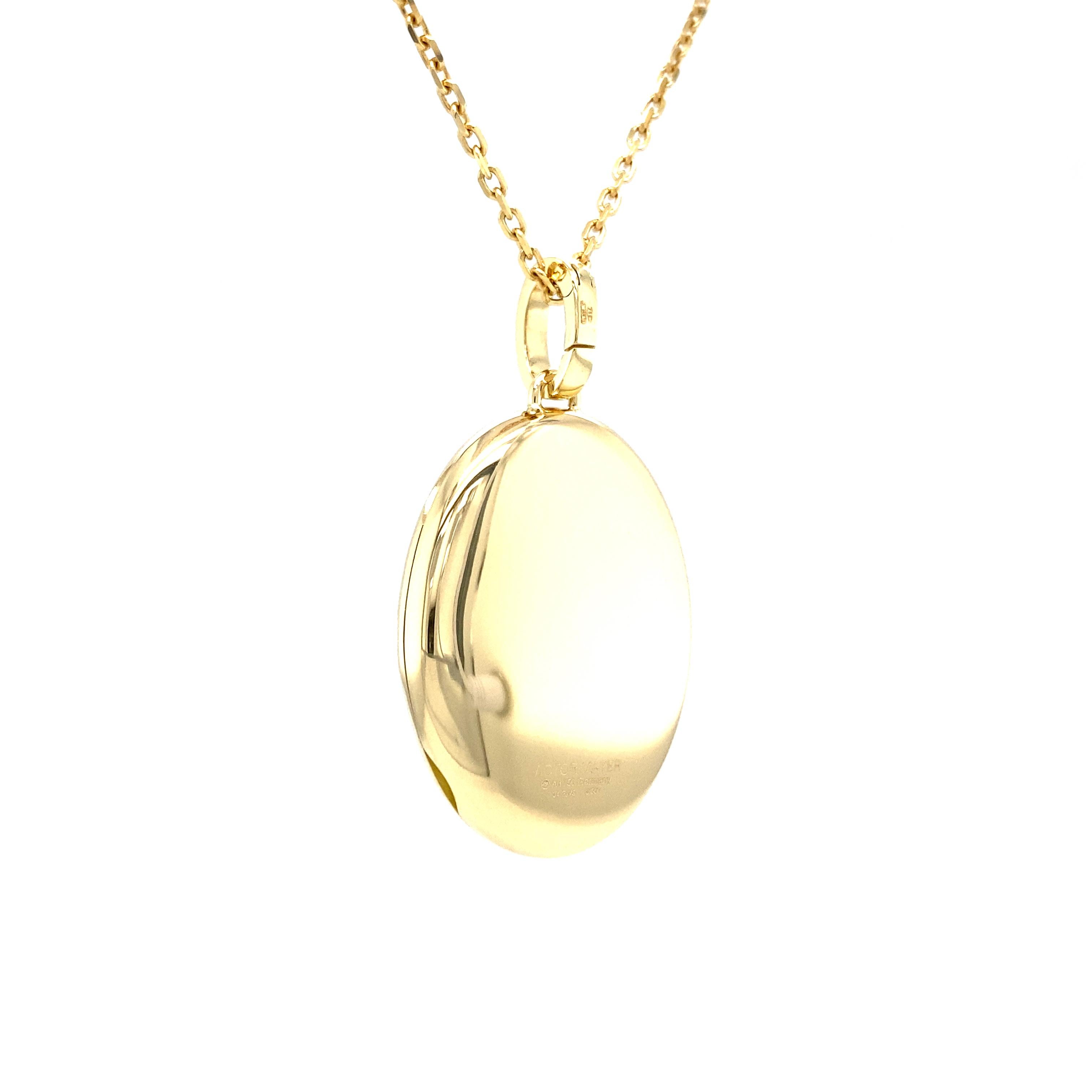 Oval Polished Locket Pendant Necklace - 18k Yellow Gold - 9 Diamonds 0.14ct G VS For Sale 1