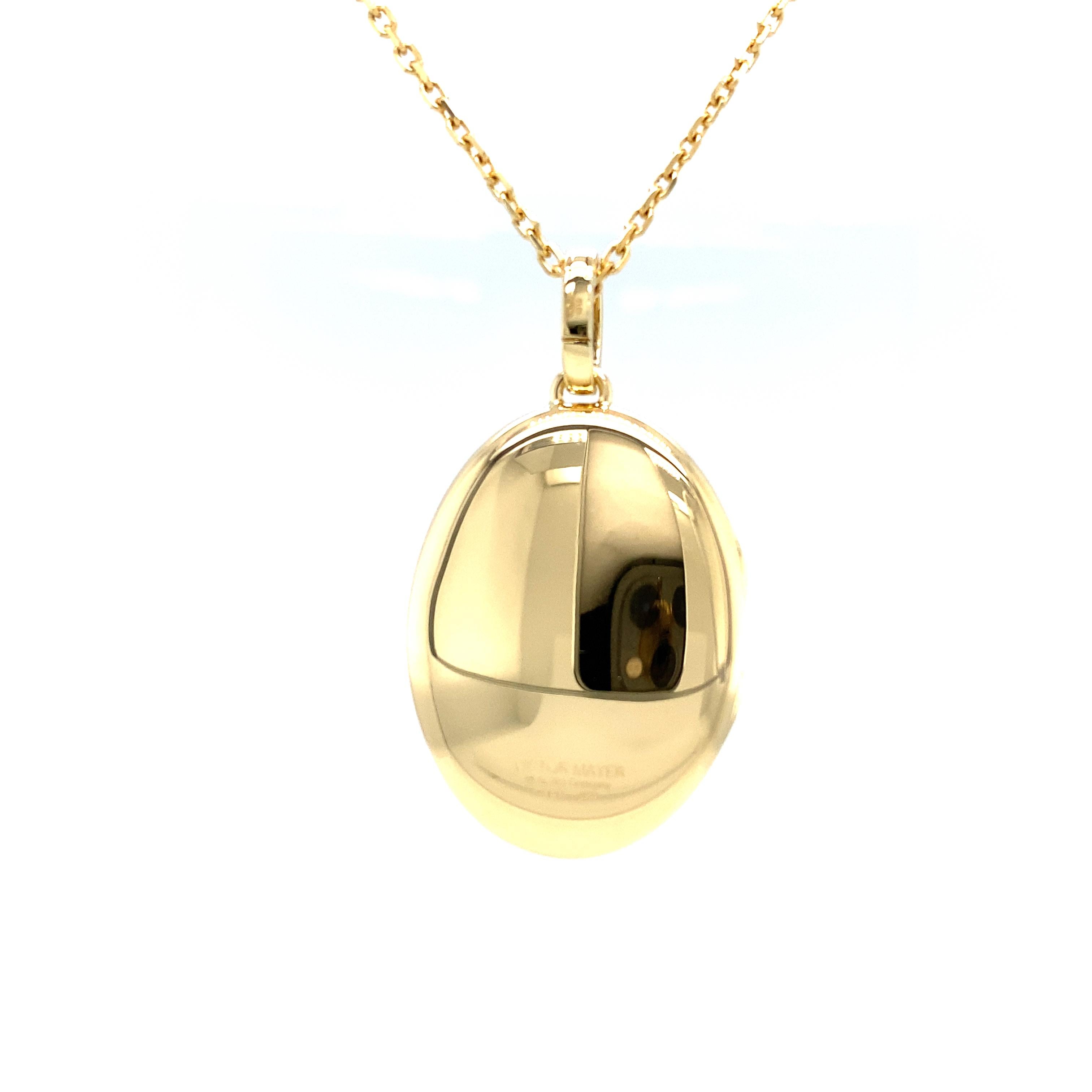 Oval Polished Locket Pendant Necklace - 18k Yellow Gold - 9 Diamonds 0.14ct G VS For Sale 3