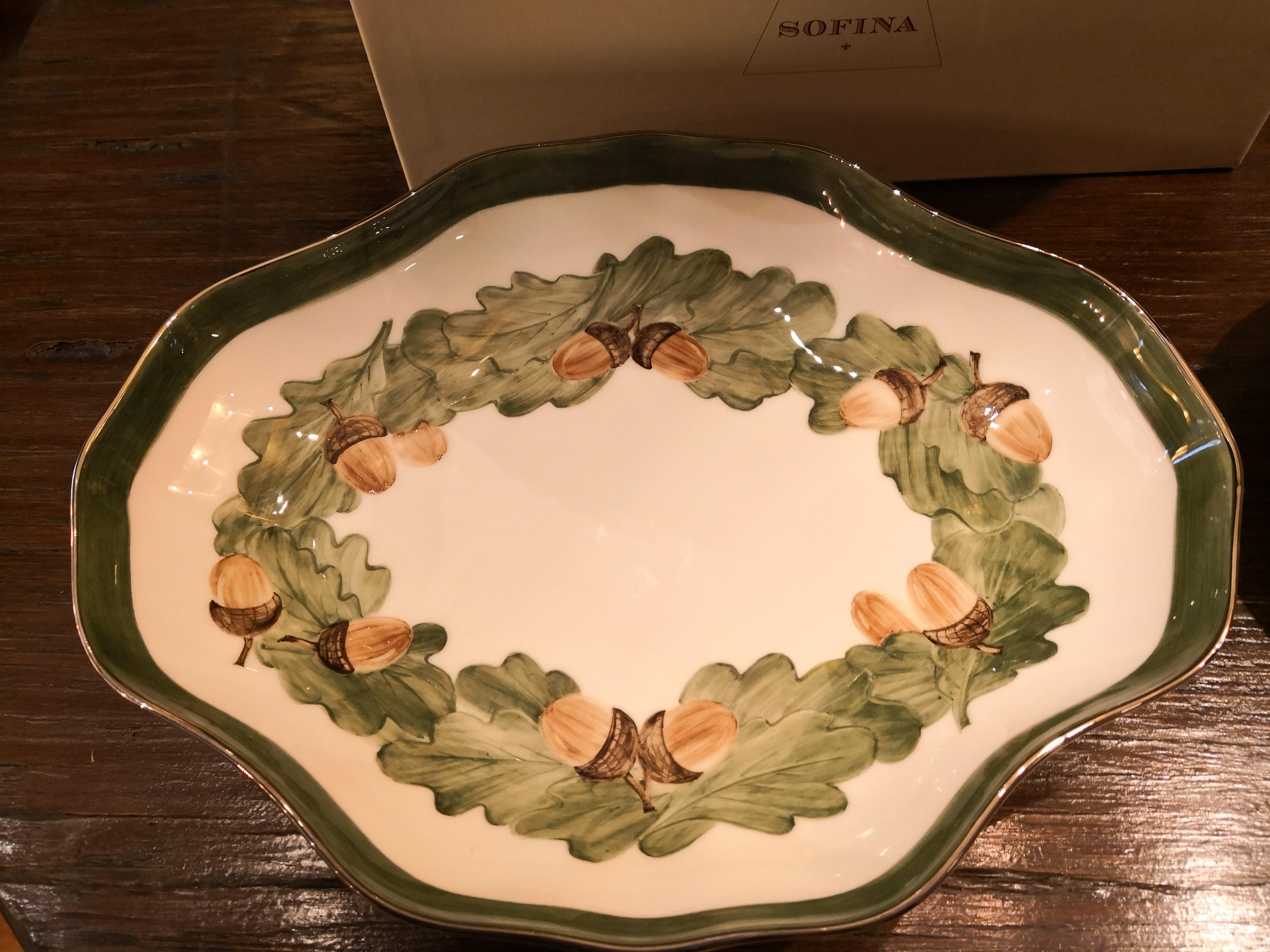 Country Piatto da pasticceria in porcellana stile country con foglie di Oak Garlande Sofina Boutique Kitzbuehel in vendita