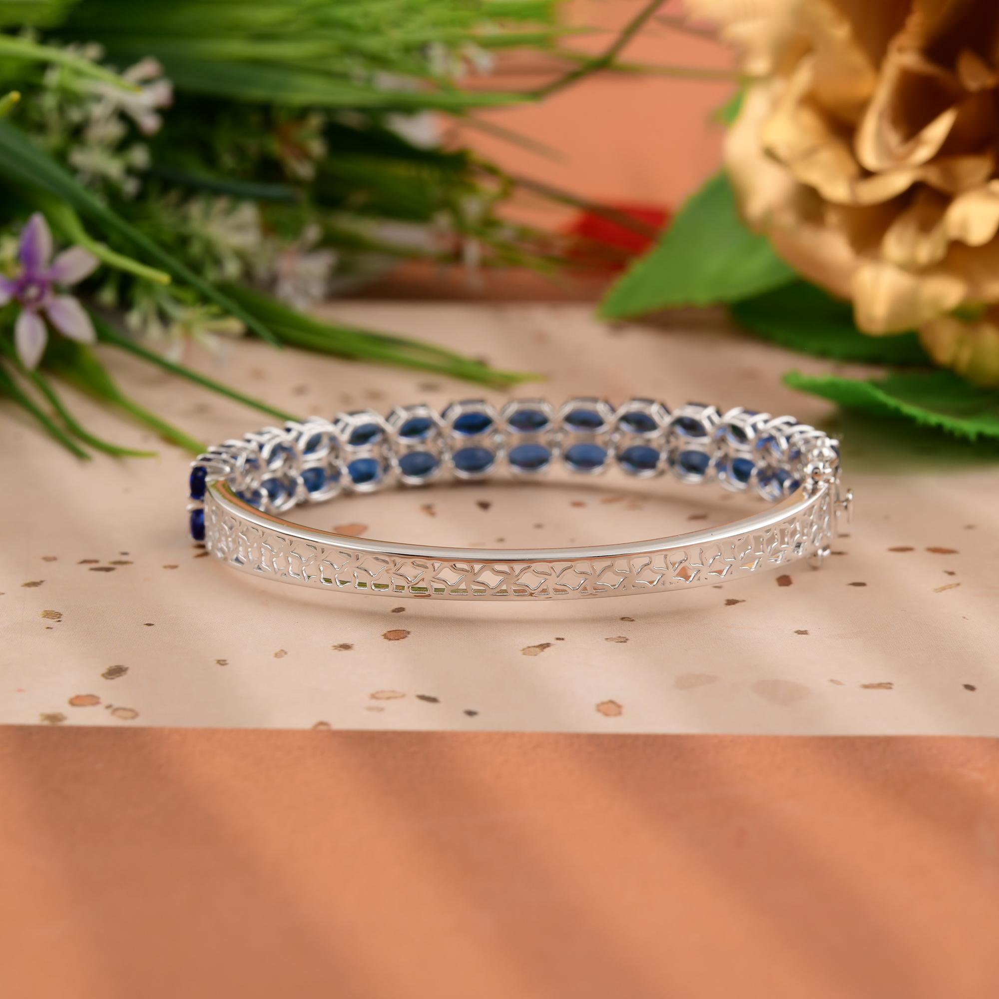 Pulsera brazalete con zafiro ovalado procesado y diamante natural en oro blanco de 18 quilates Art Decó en venta