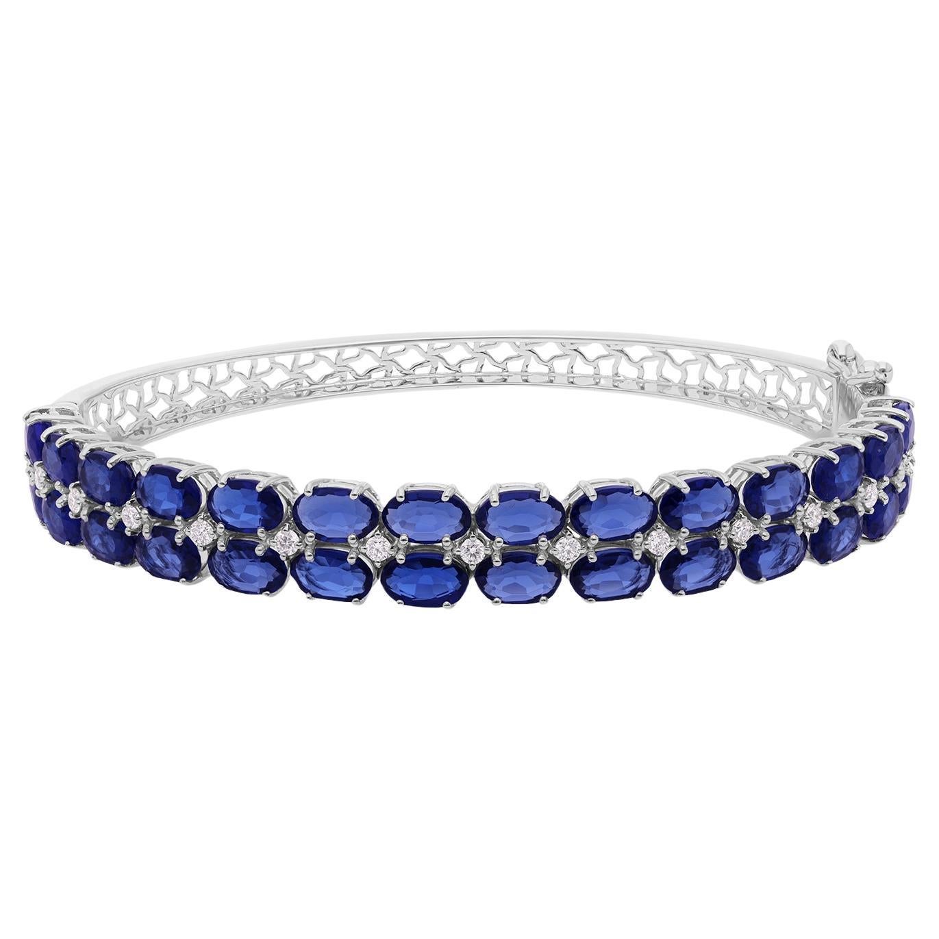 Pulsera brazalete con zafiro ovalado procesado y diamante natural en oro blanco de 18 quilates en venta