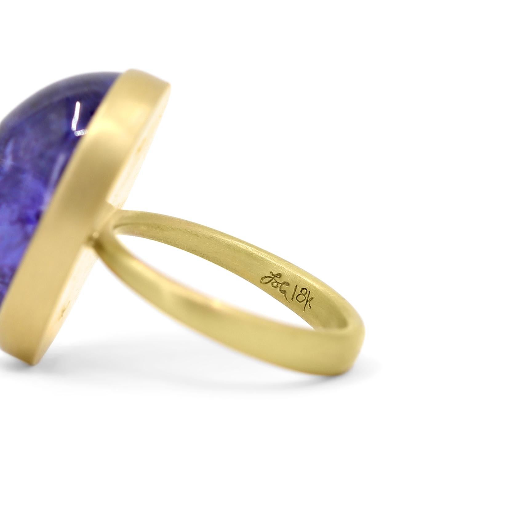 Oval Purple Blue Tanzanite Cabochon Yellow Gold Dome Ring, Lola Brooks, 2022 In New Condition For Sale In Dallas, TX