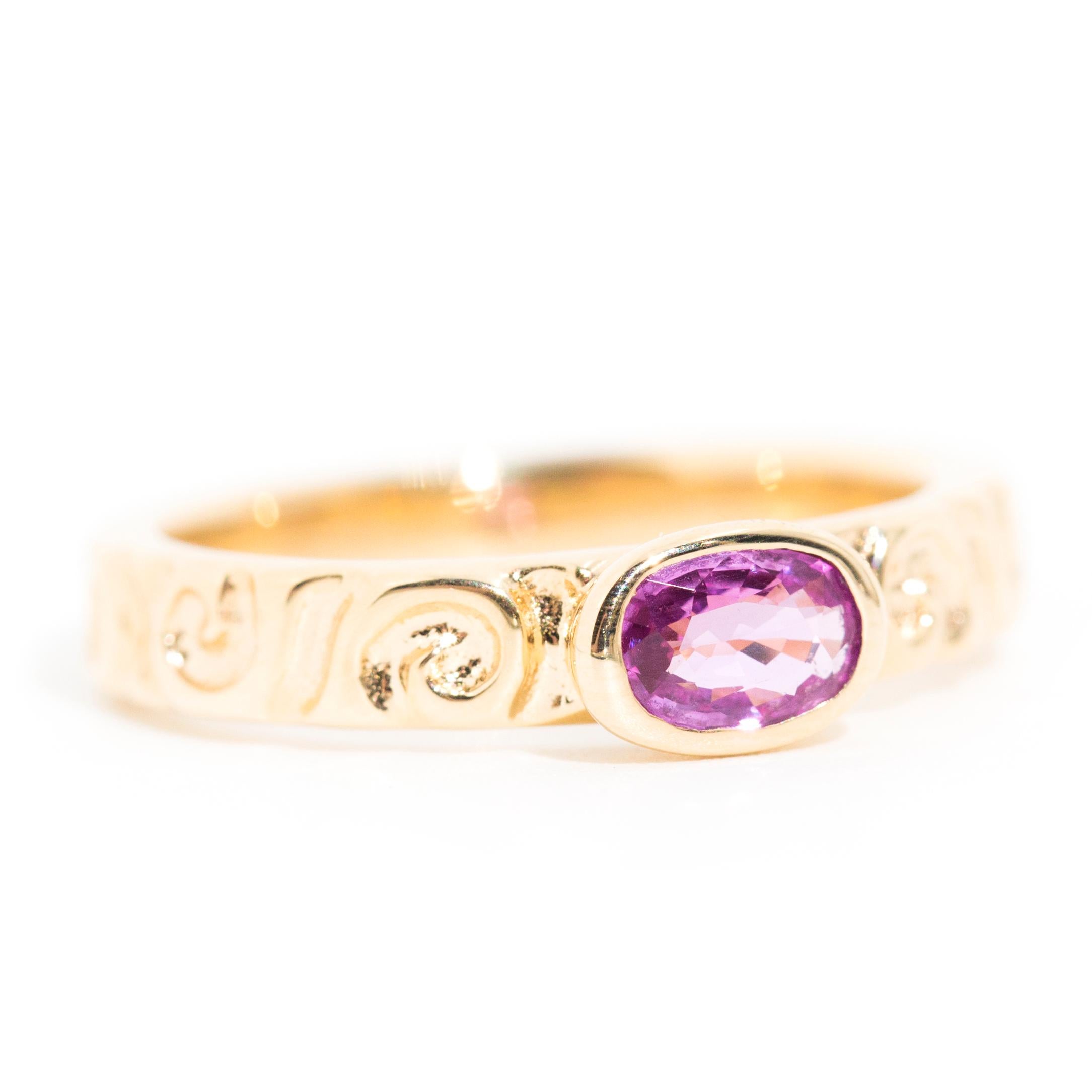 Oval Purple Pink Natural Sapphire Scroll Vintage Ring in 14 Carat Yellow Gold In Good Condition In Hamilton, AU