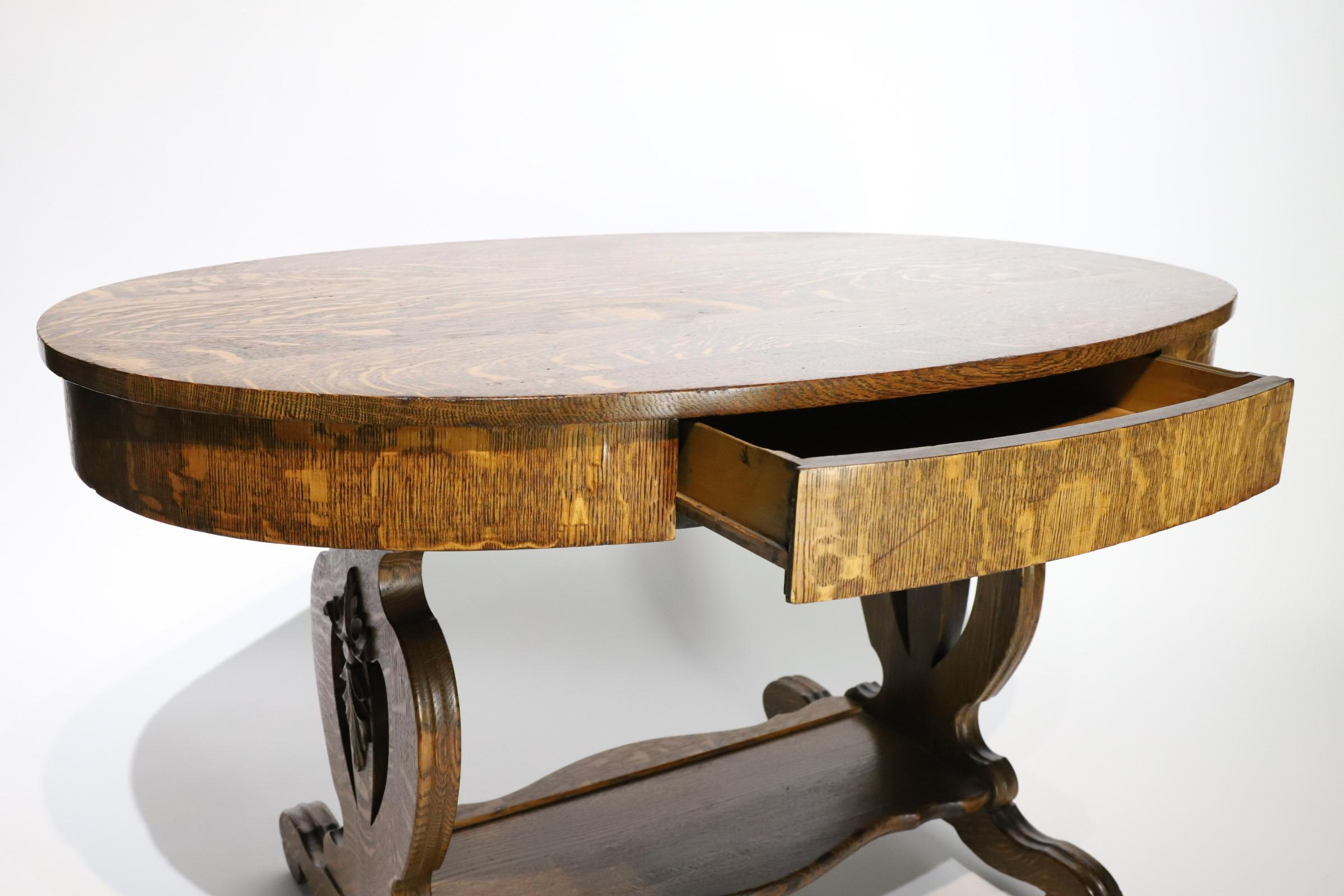 Américain Table de bibliothèque ovale en chêne quart-de-scie taillé en vente
