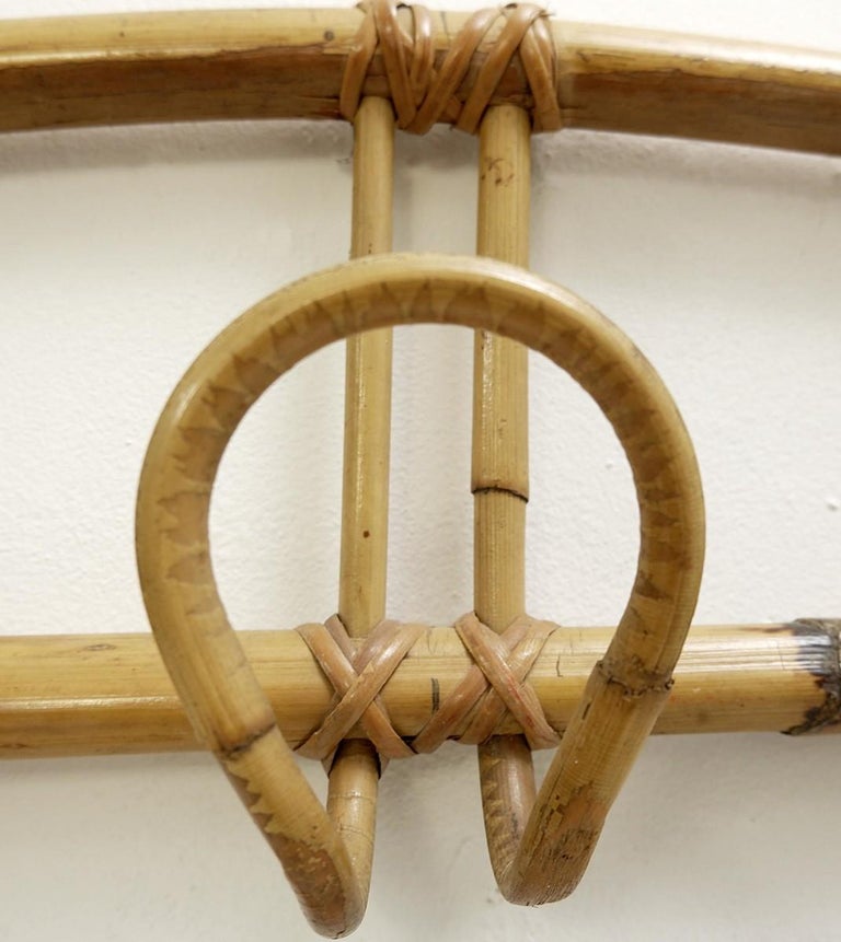 Mid-Century Modern Oval Rattan Coat Rack, 1960s In Good Condition For Sale In Brussels, BE