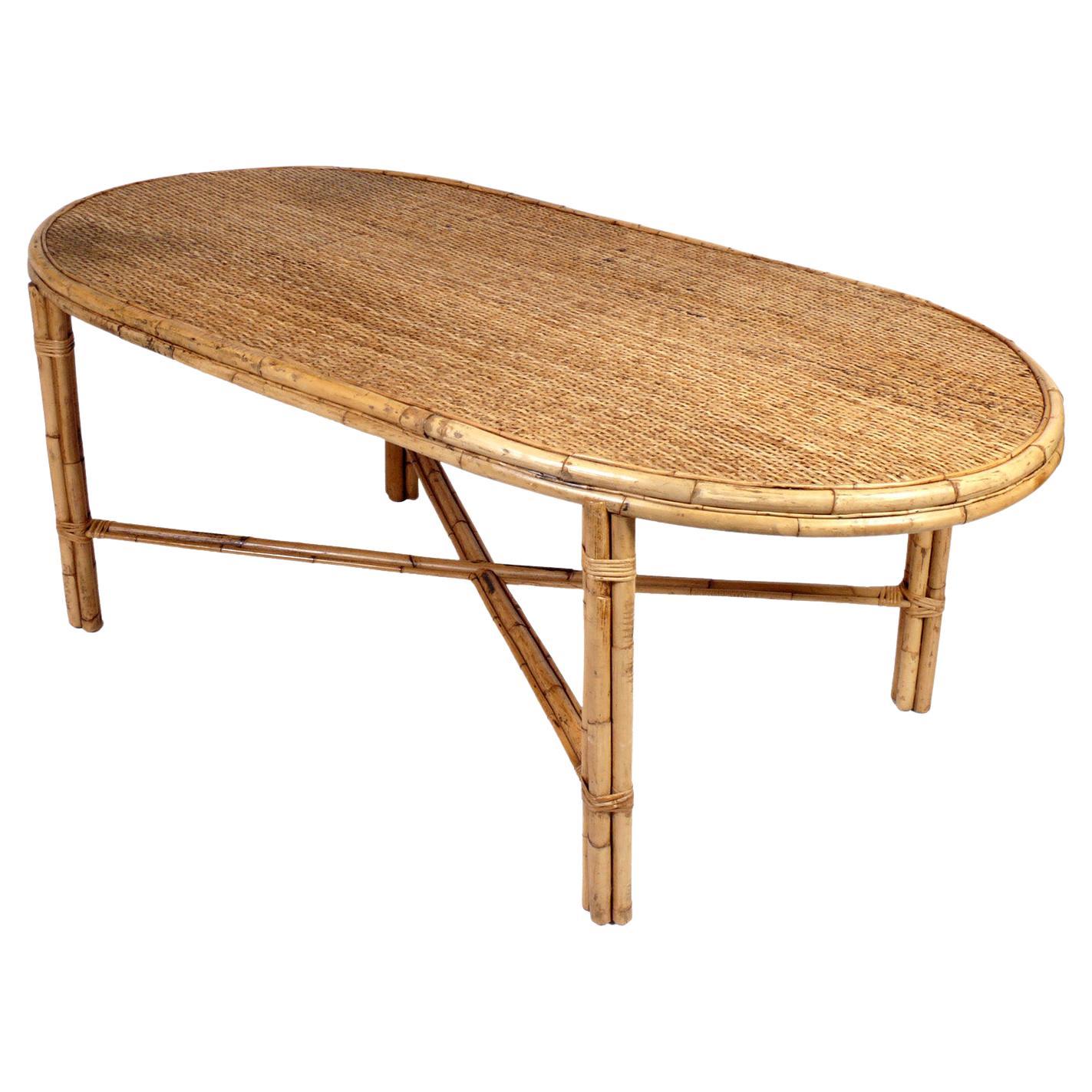 Mid-Century Modern Table de salle à manger ovale en rotin en vente