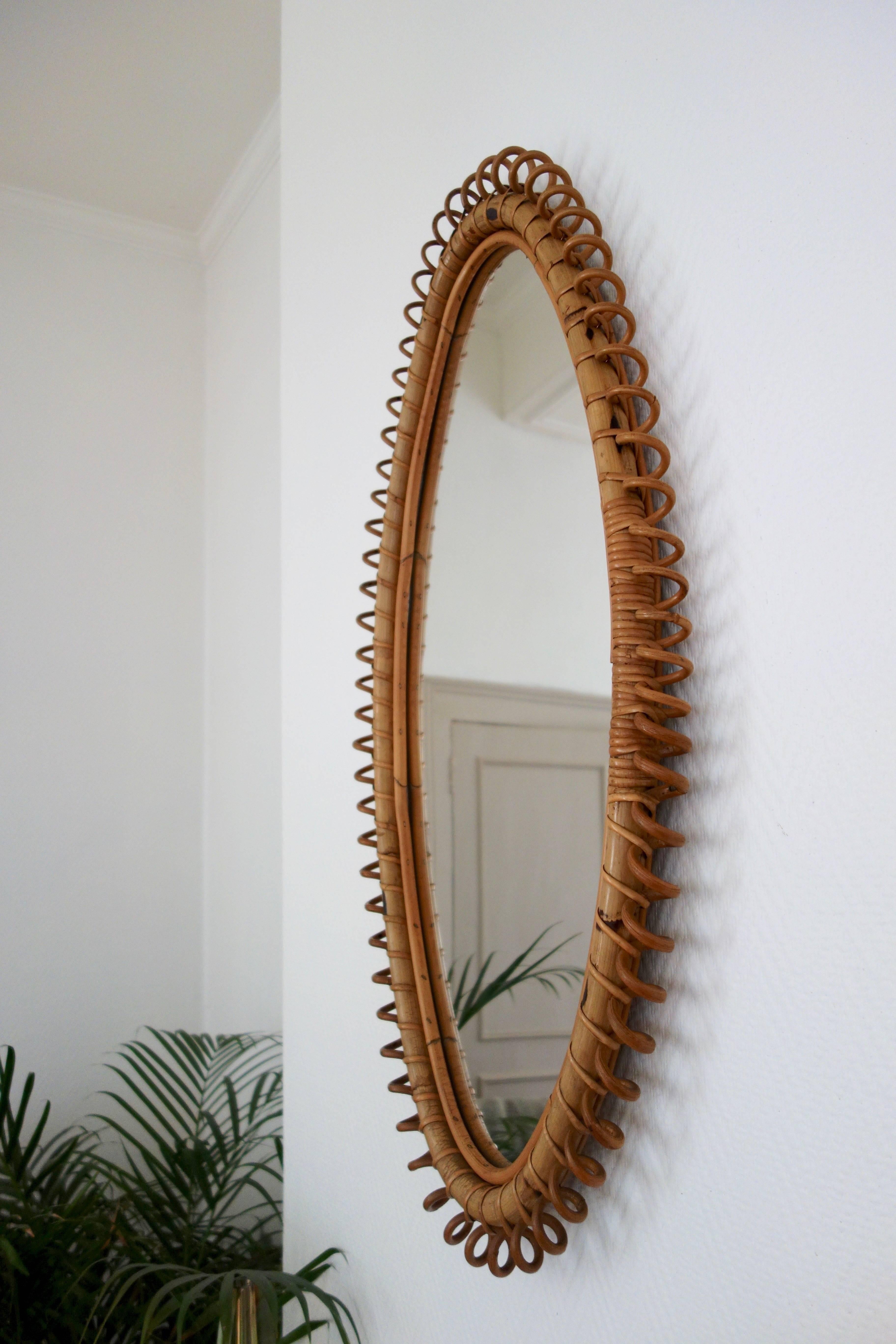 Large vintage rattan mirror by Vittorio Bonacina. Italian manufacture of the 1960s. Oval shape, exceptional size to 89 cm of height. Rattan tie. In perfect condition.