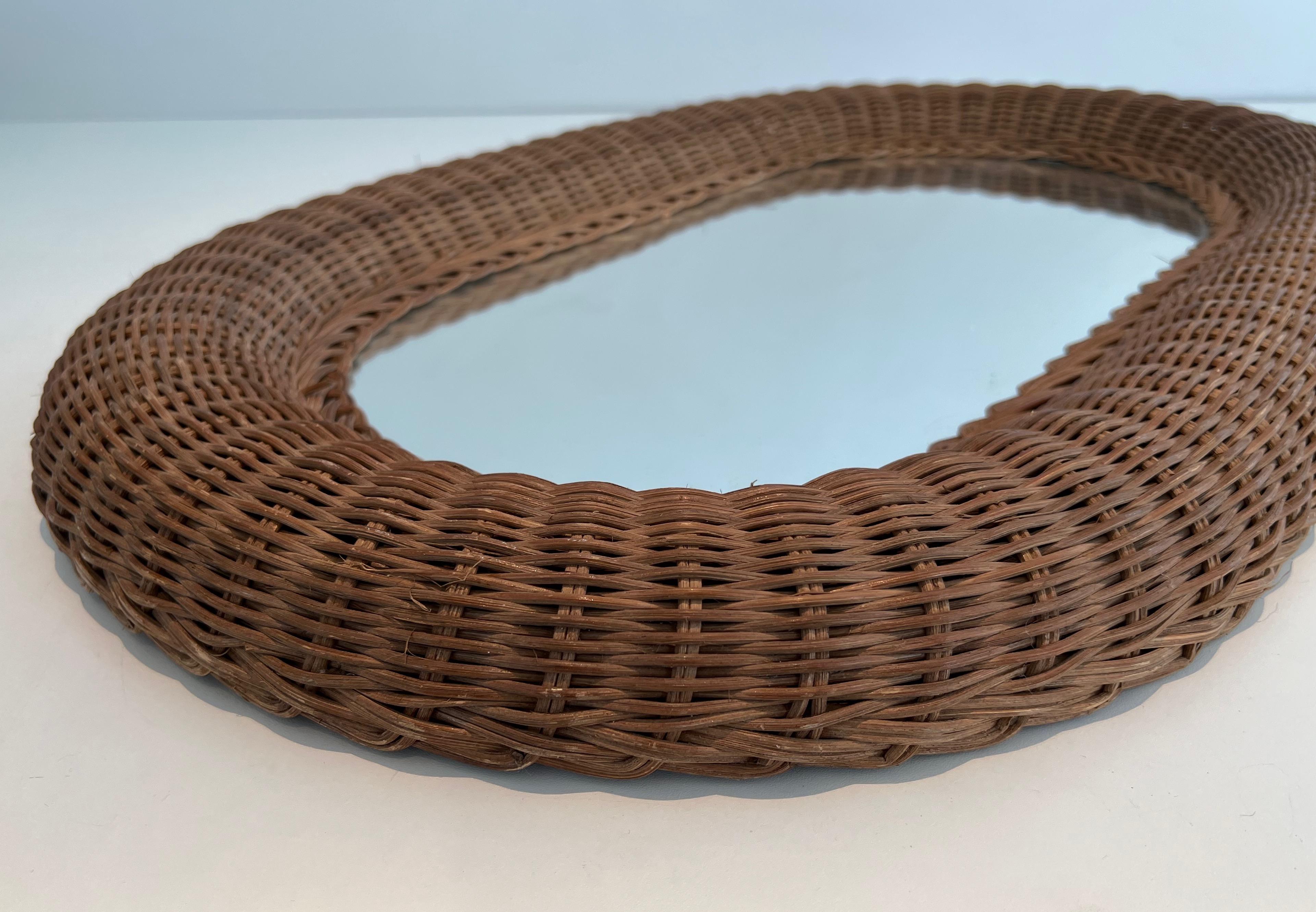 Miroir ovale en rotin. Travail français. Circa 1970 Bon état - En vente à Marcq-en-Barœul, Hauts-de-France