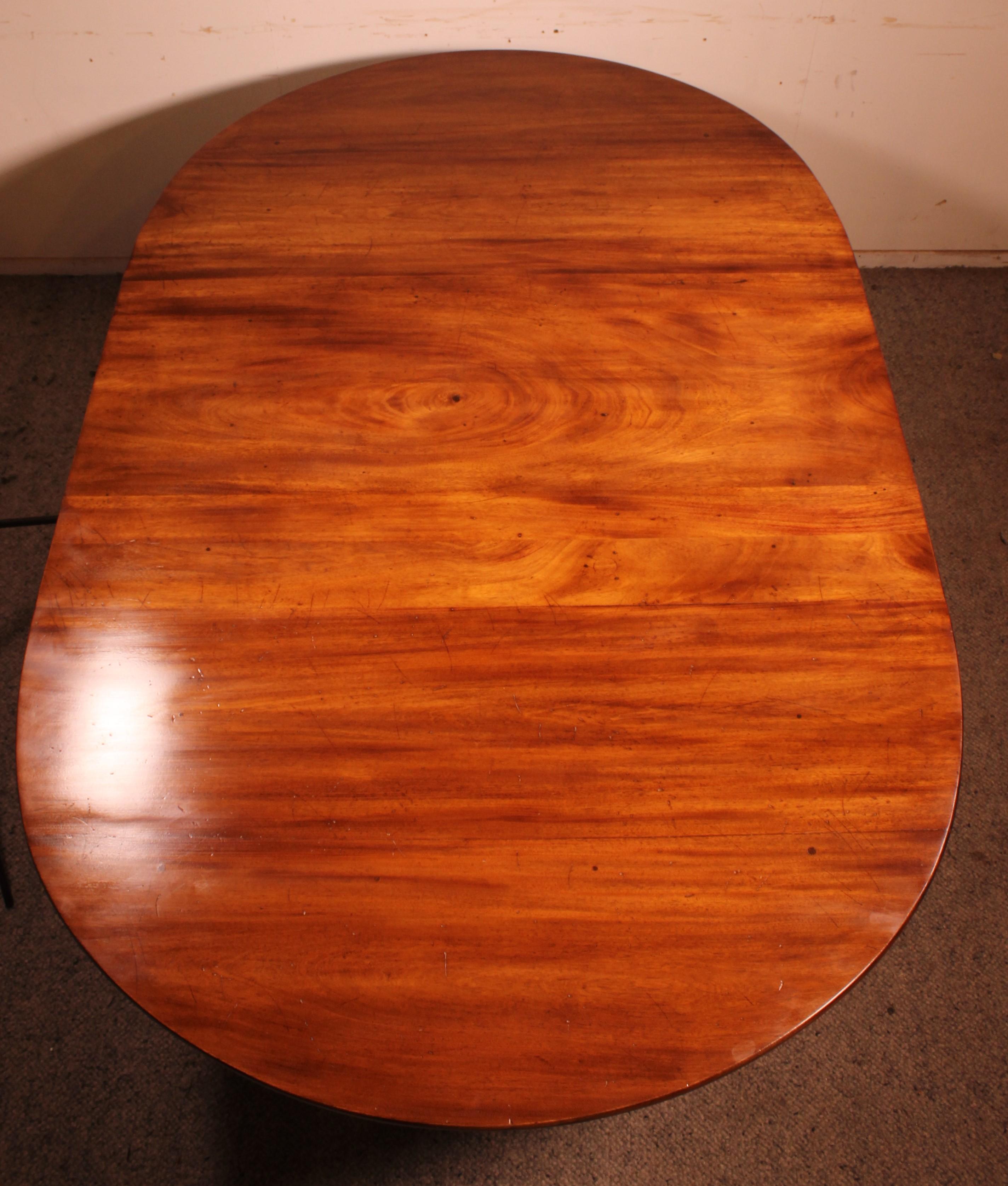 Oval Refectory Table In Walnut 19th Century For Sale 7