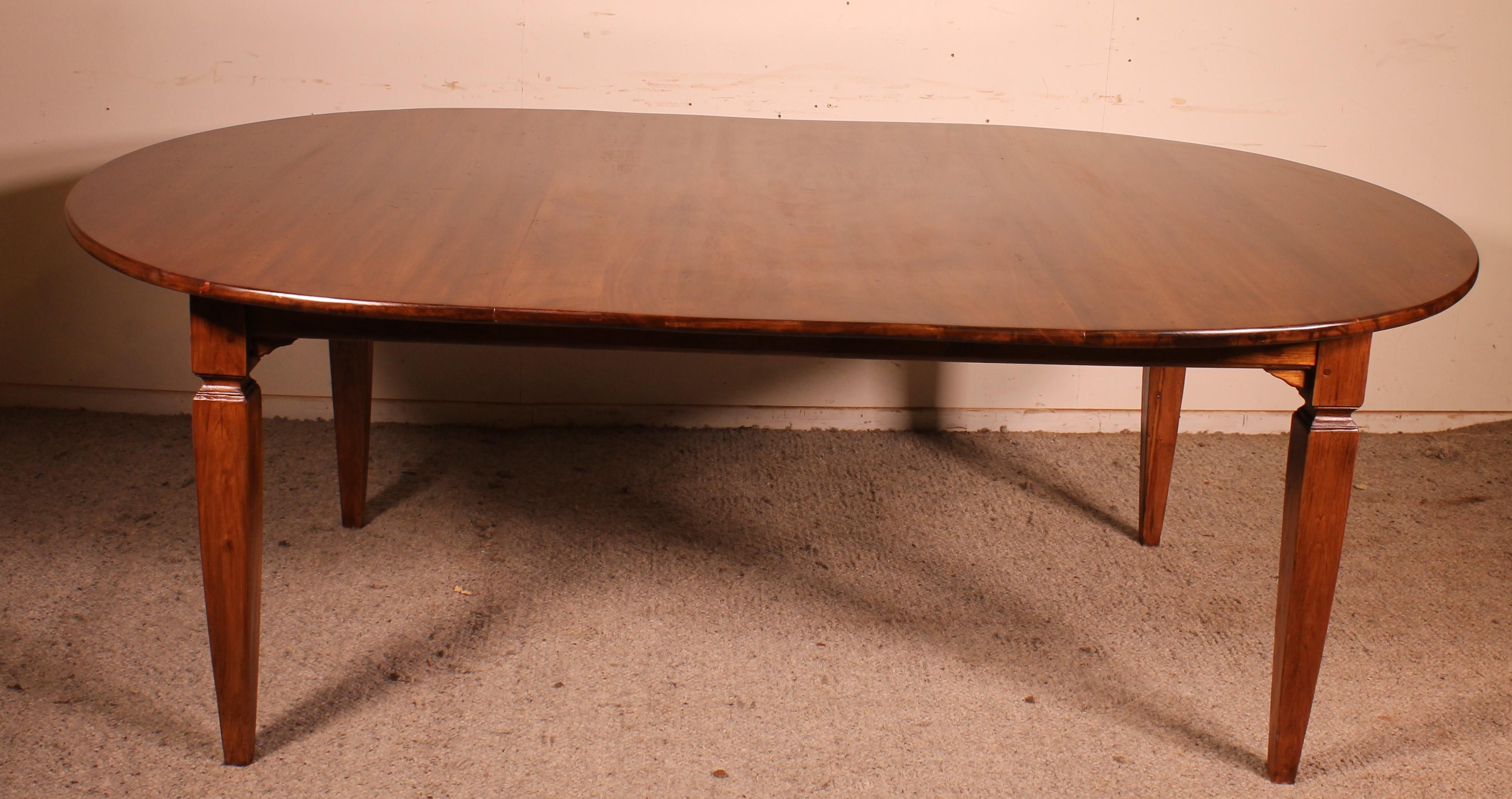 Louis Philippe Oval Refectory Table In Walnut 19th Century For Sale