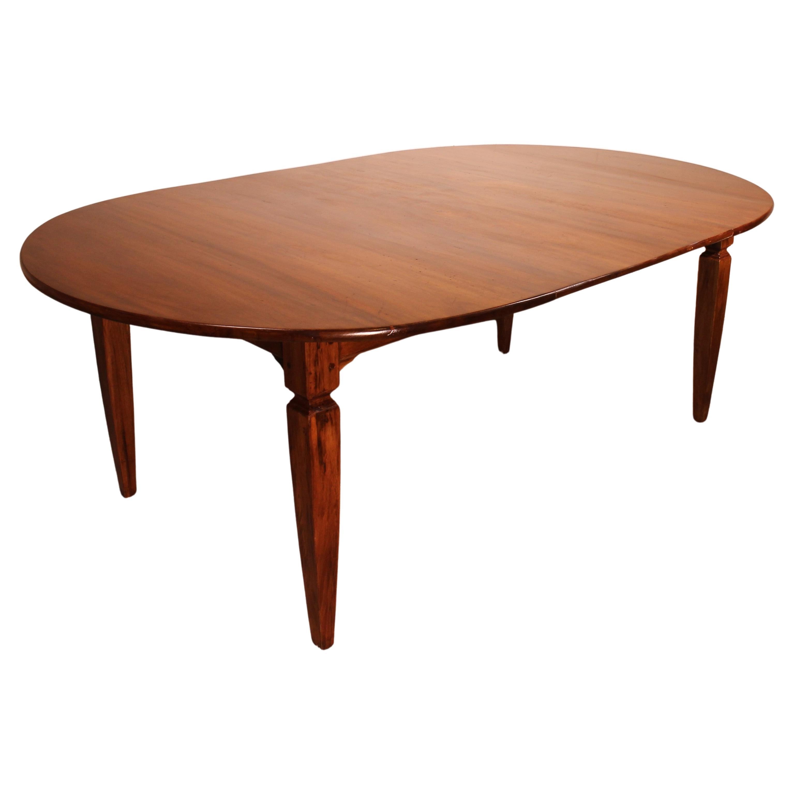 Oval Refectory Table In Walnut 19th Century