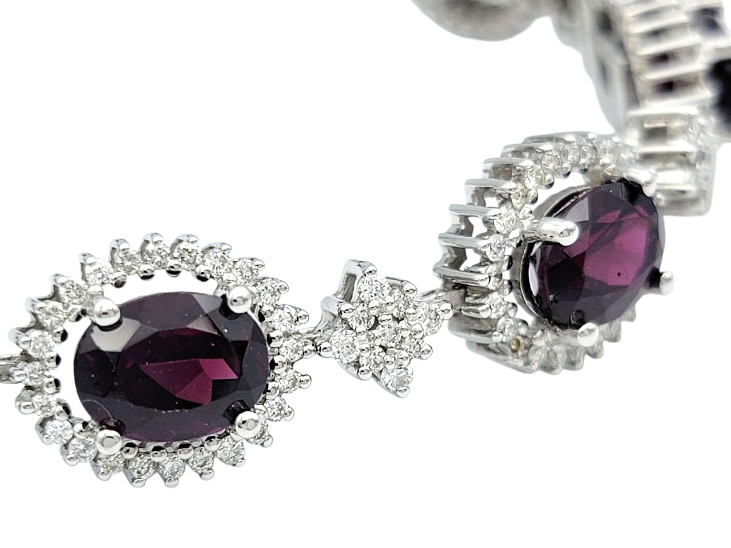 Taille ovale Bracelet à maillons en or blanc 14 carats avec grenat rhodolite ovale et diamant en halo en vente