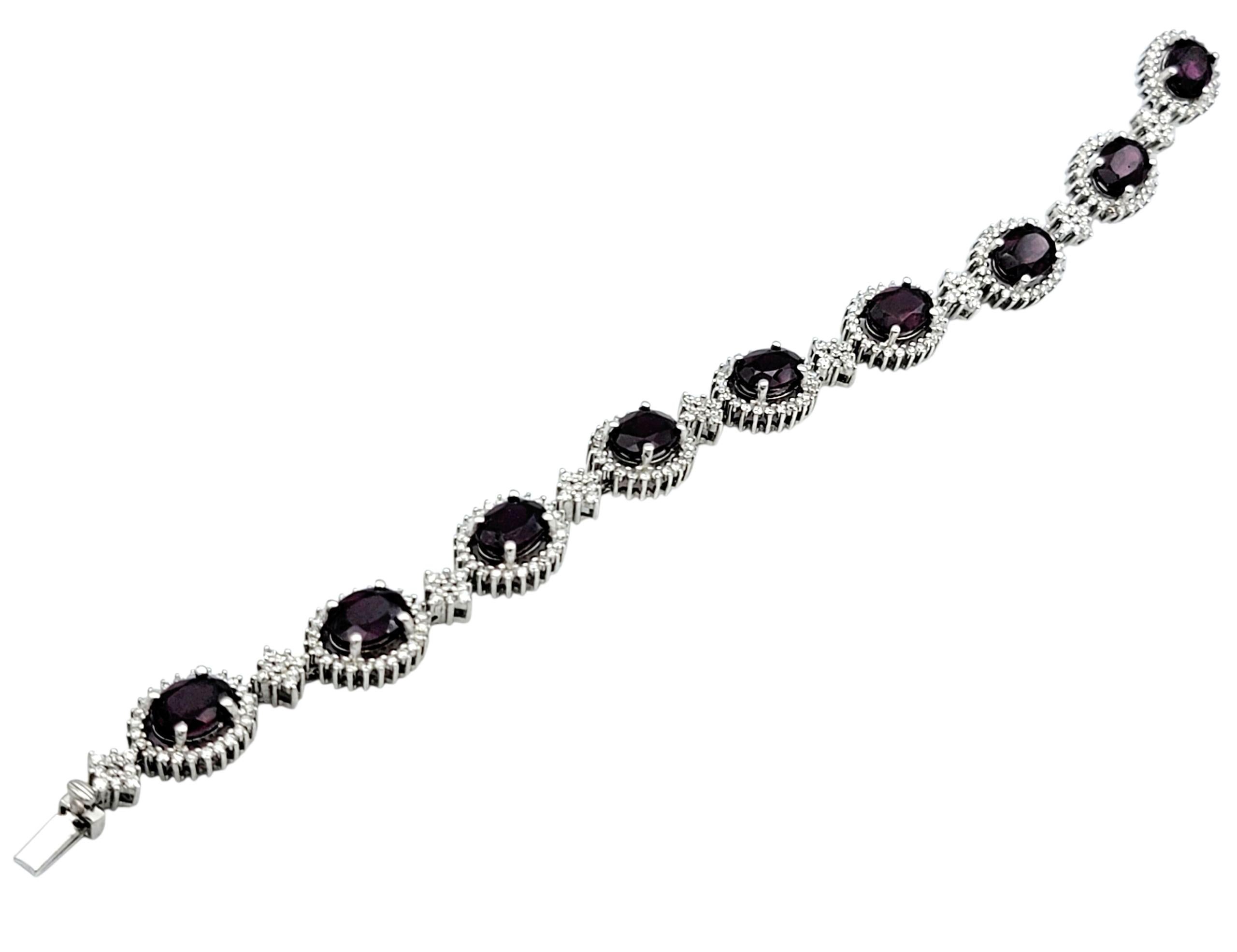 Bracelet à maillons en or blanc 14 carats avec grenat rhodolite ovale et diamant en halo Bon état - En vente à Scottsdale, AZ