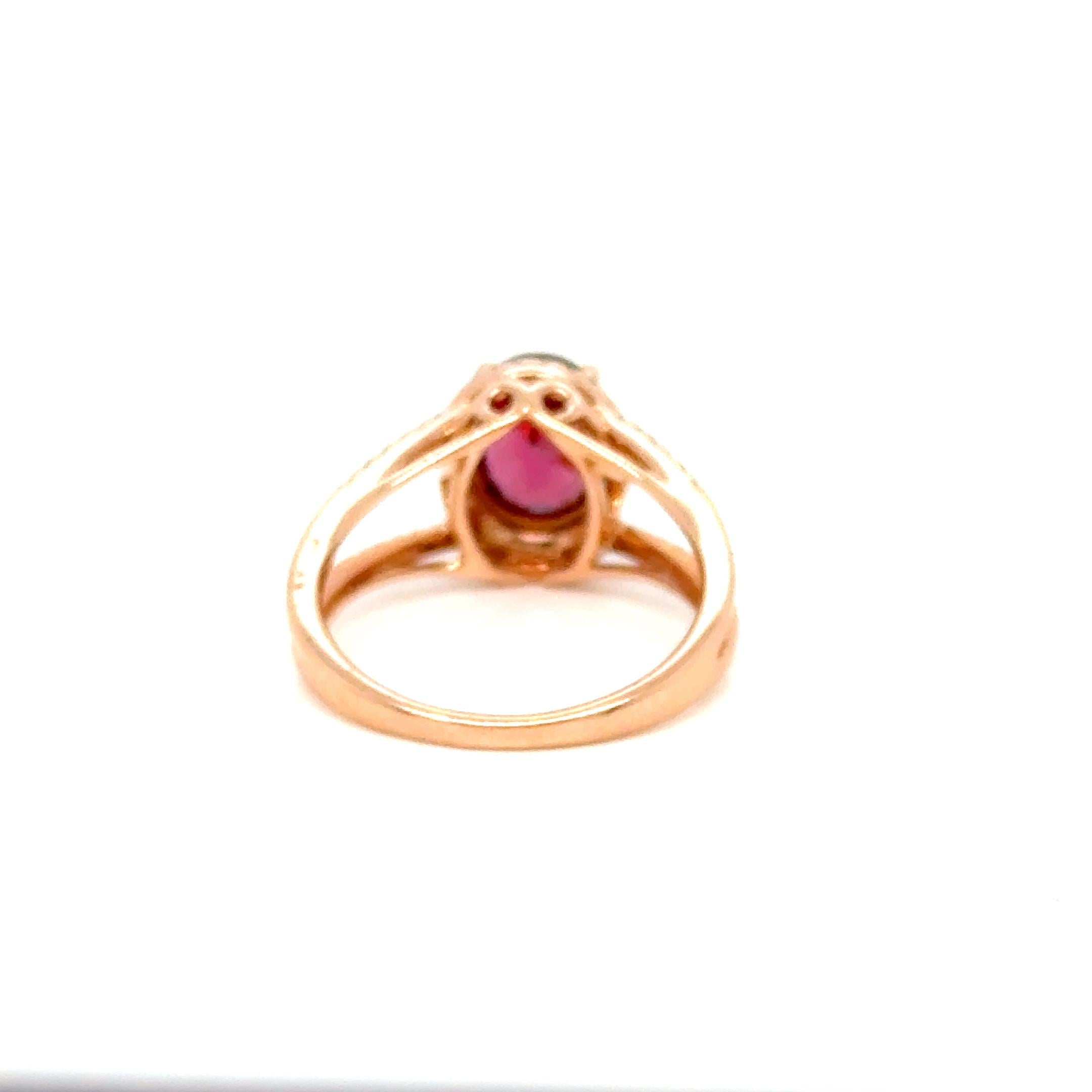 Taglio ovale RHODOLITE ovale con diamante incastonato in oro rosa in vendita