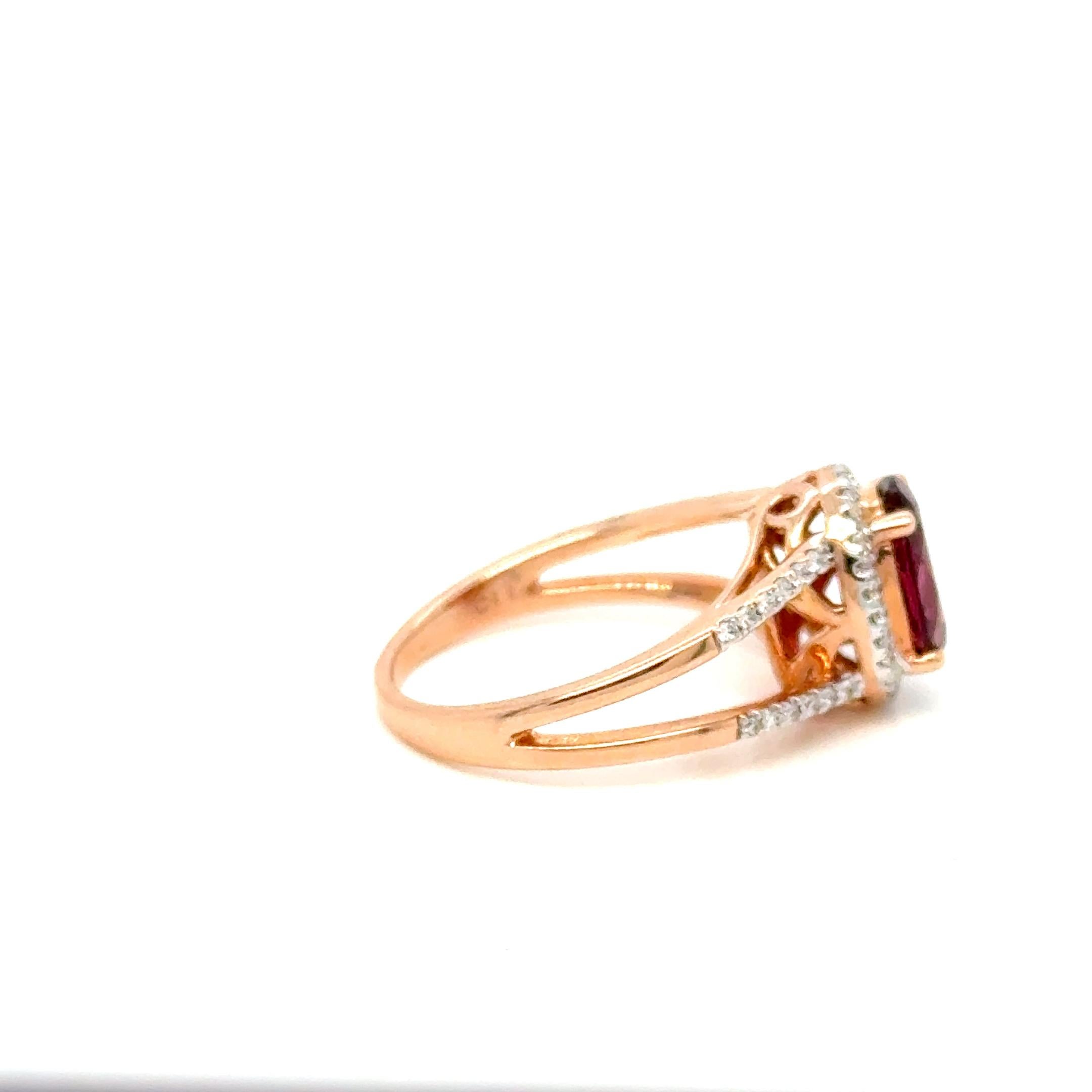 RHODOLITE ovale con diamante incastonato in oro rosa In condizioni Nuovo in vendita a New York, NY