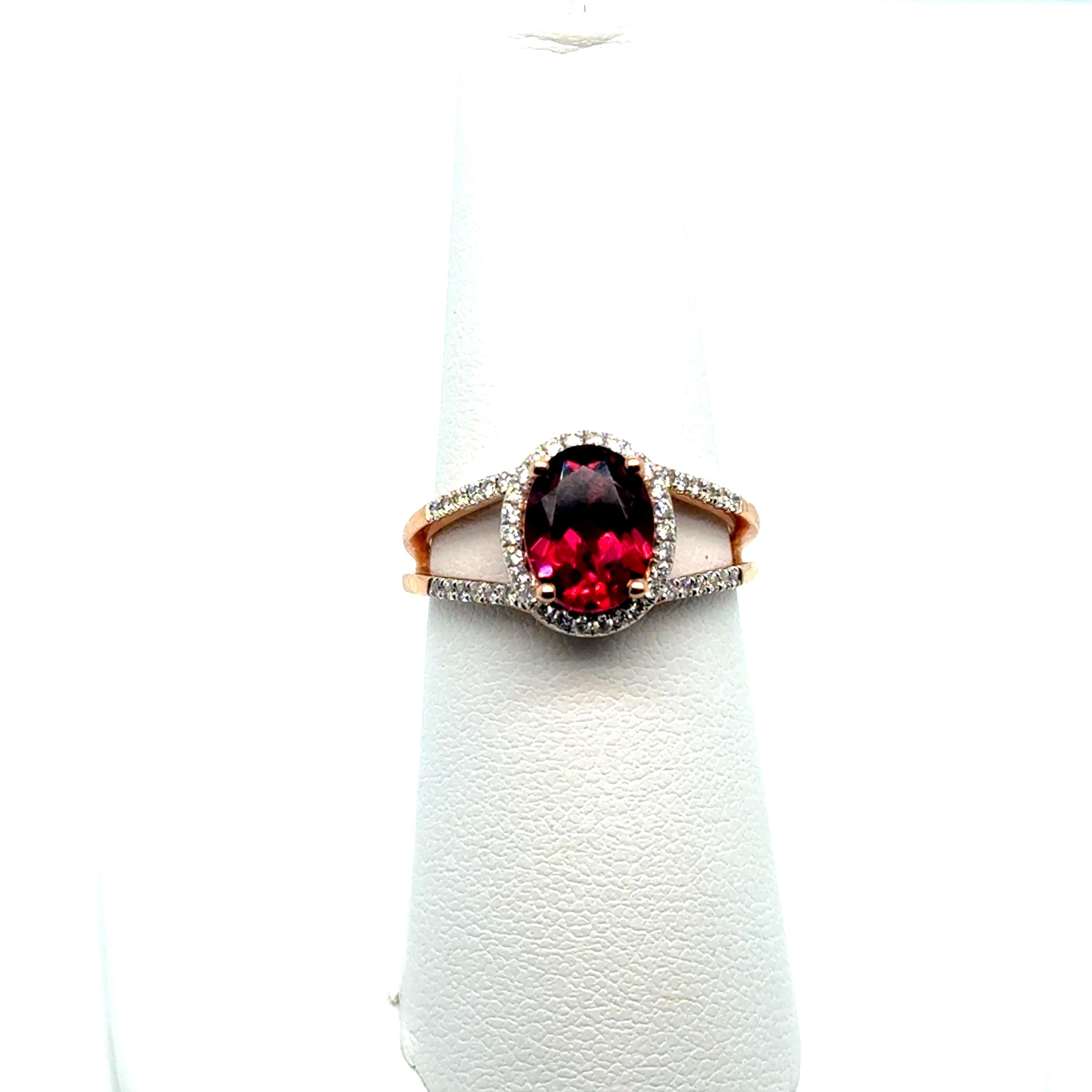 Donna RHODOLITE ovale con diamante incastonato in oro rosa in vendita