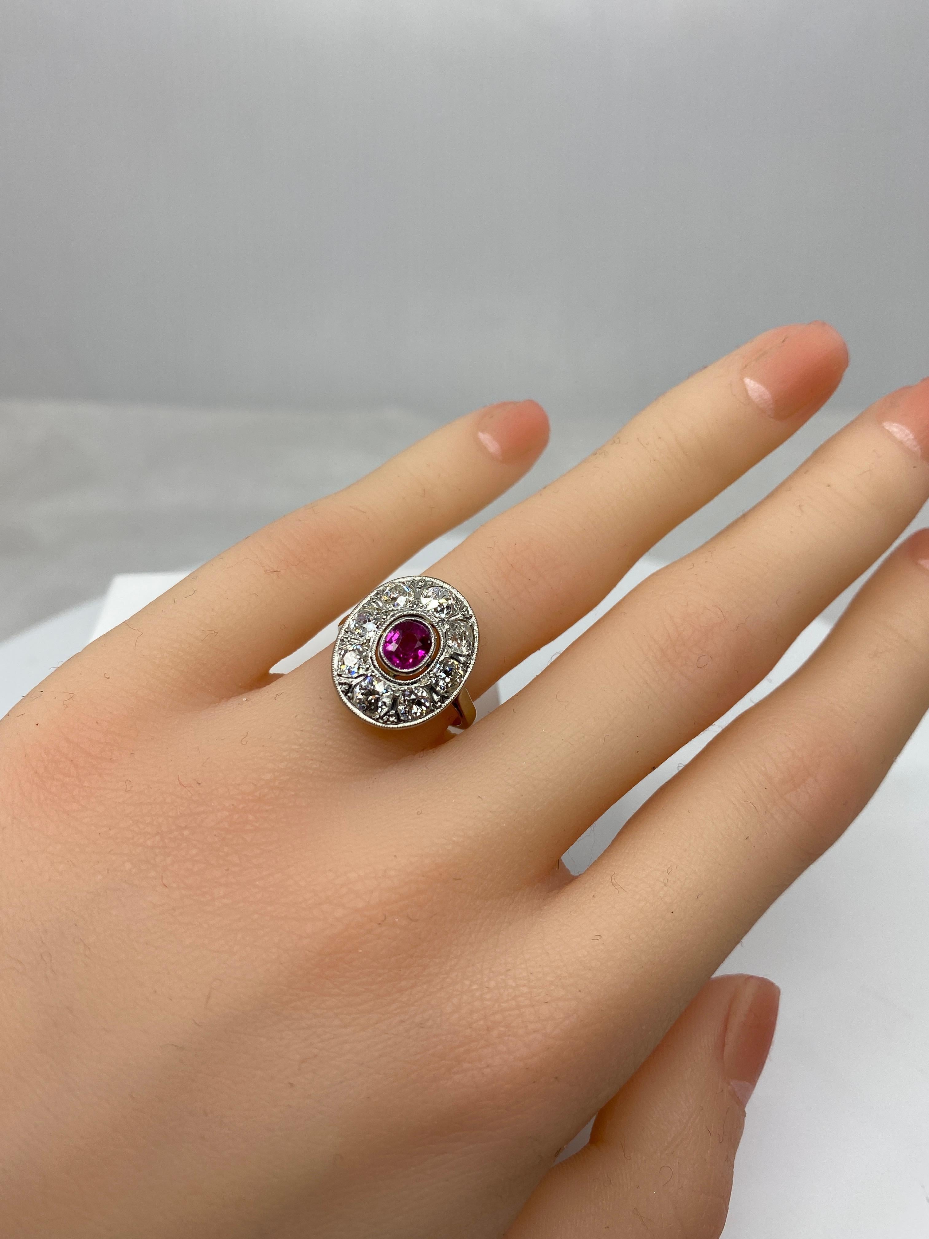 Oval Ring in 18 Carat Gold Set with a Ruby and Diamonds, 1900 Period For Sale 4