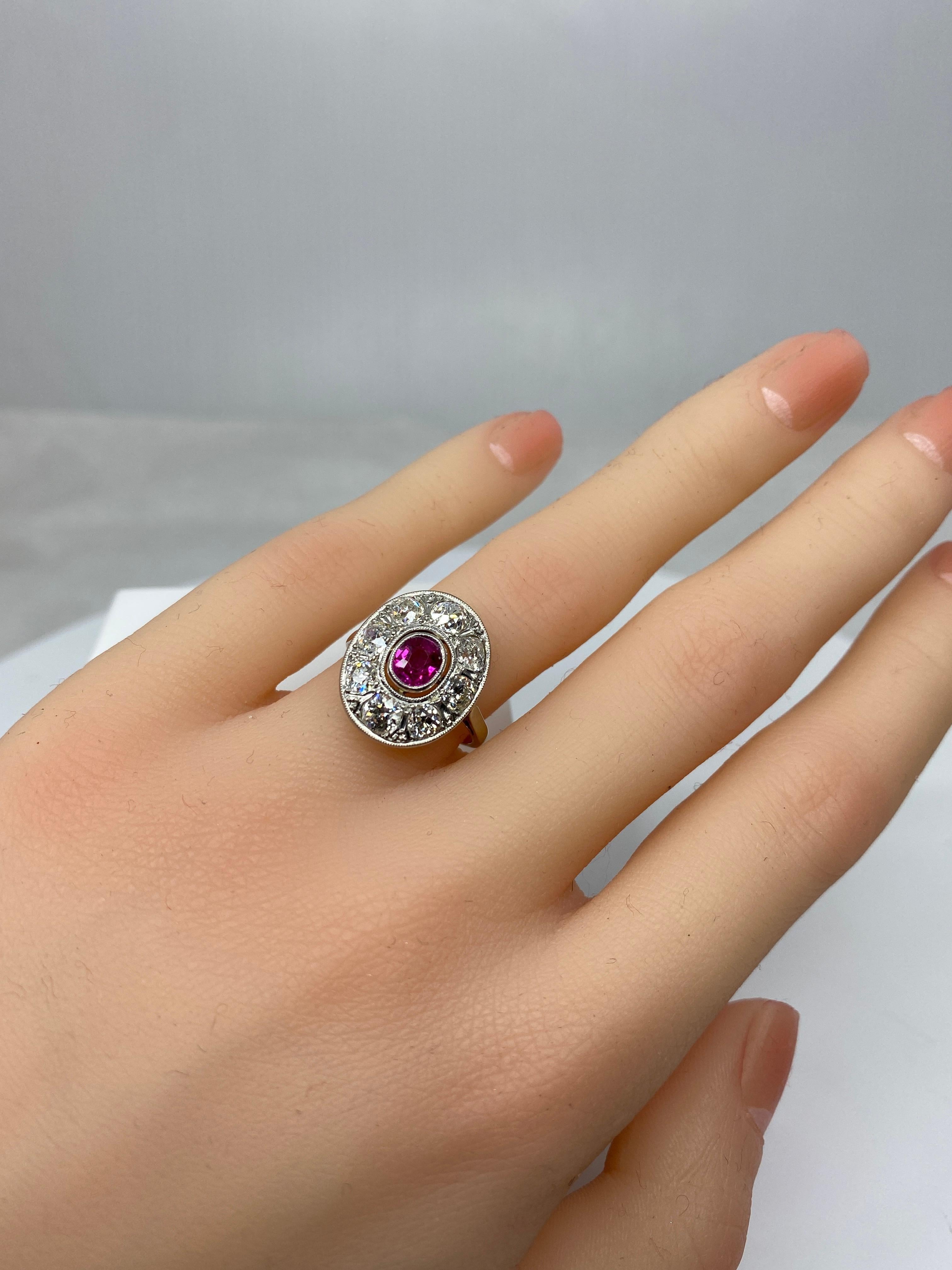 Oval Ring in 18 Carat Gold Set with a Ruby and Diamonds, 1900 Period For Sale 6