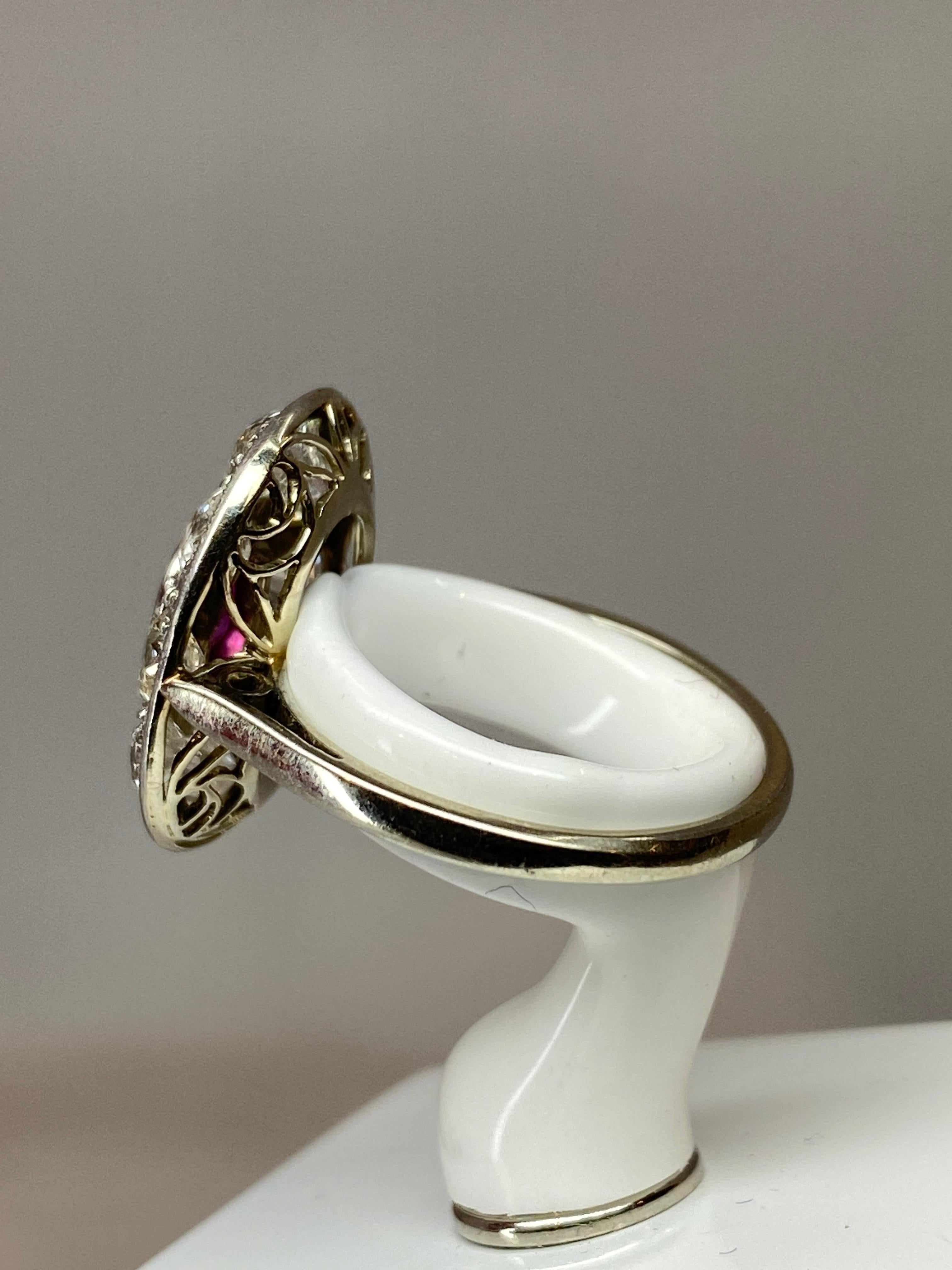 Oval Ring in 18 Carat Gold Set with a Ruby and Diamonds, 1900 Period For Sale 11