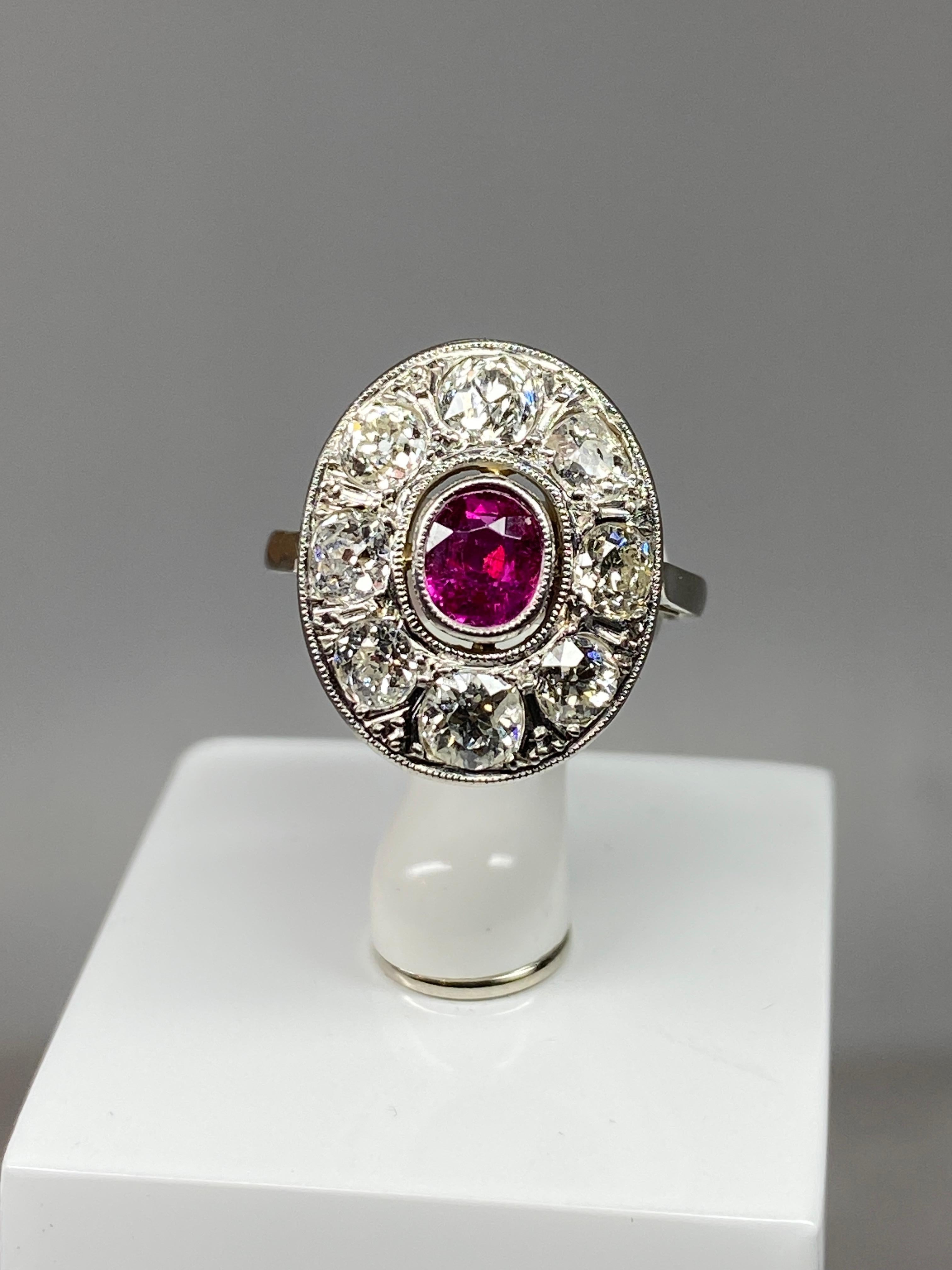 Romantic Oval Ring in 18 Carat Gold Set with a Ruby and Diamonds, 1900 Period For Sale