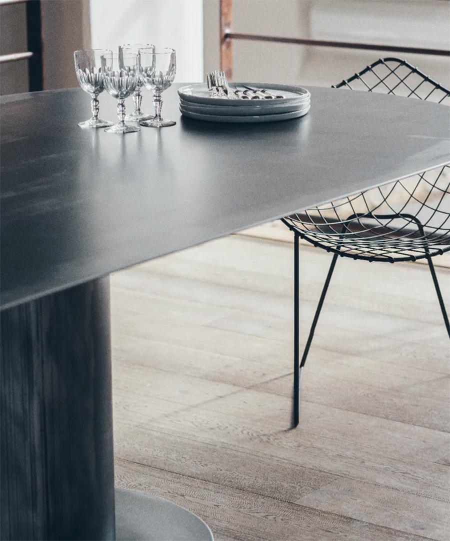 Fait main Table de salle à manger rocheuse ovale en vente