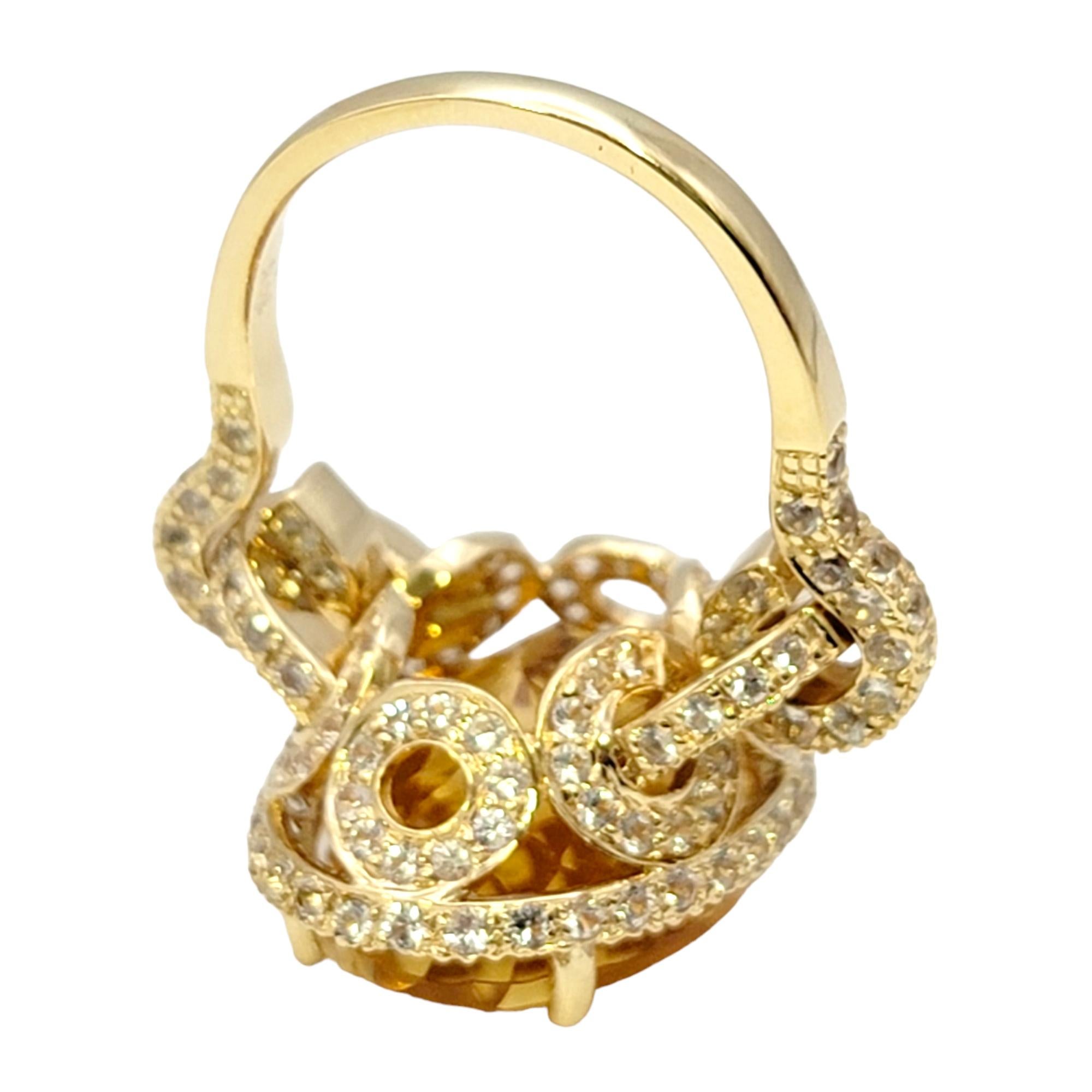 Bague cocktail ovale Rocking Natural Citrine et saphir blanc halo Pour femmes en vente