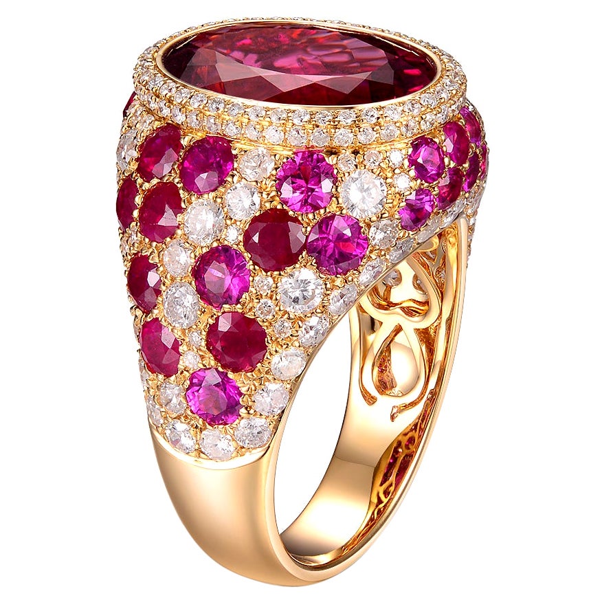 Ovaler Rubelit-Diamant-Rubin-Kuppelring aus 18 Karat Gelbgold
