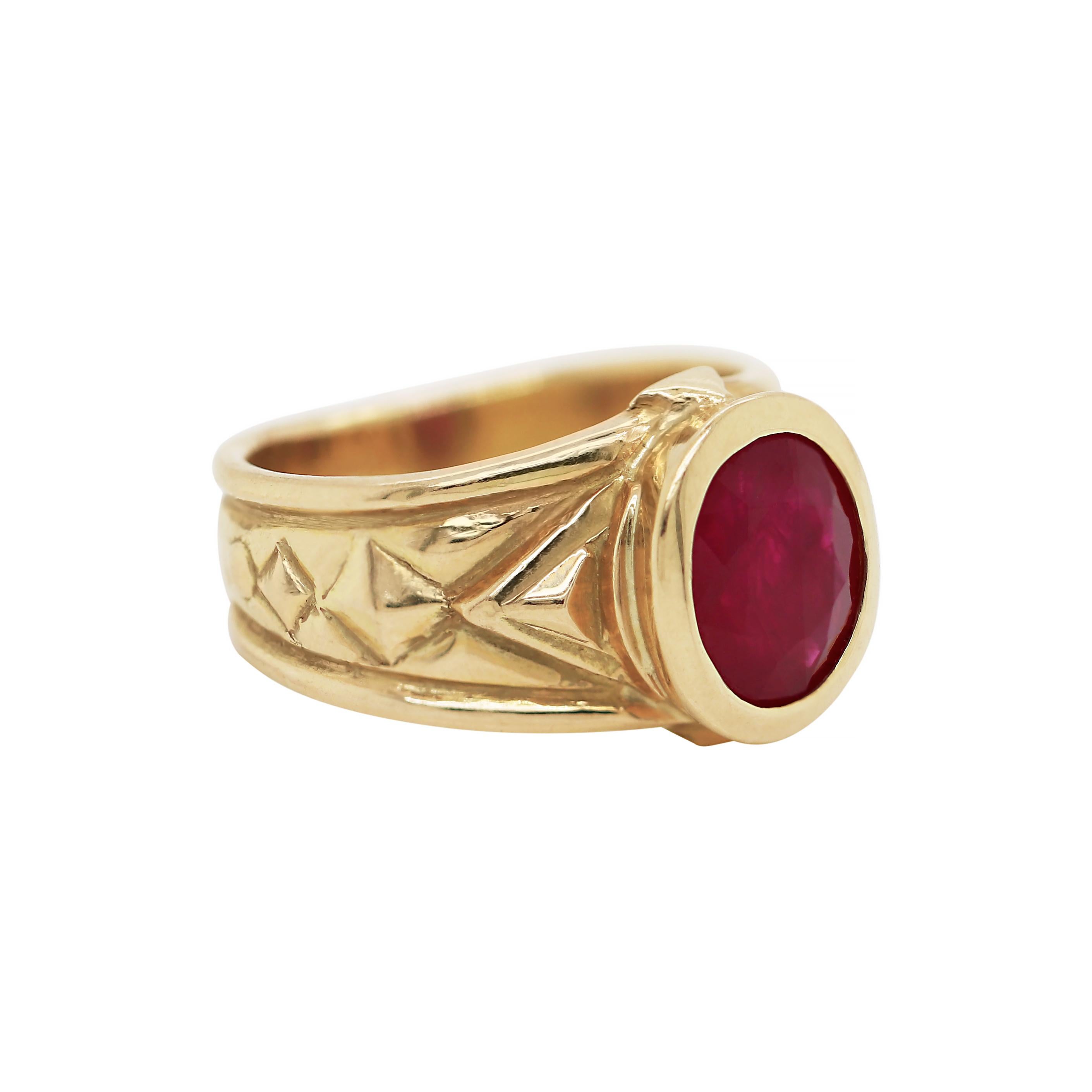 This unique ring features a beautiful ruby weighing approximately 2.50ct mounted in a rub over, open back setting. This vibrant ruby is set into a solid geometric designed 18 carat yellow gold band. Stamped 750, SØREN. UK finger size ‘K 1/2’.