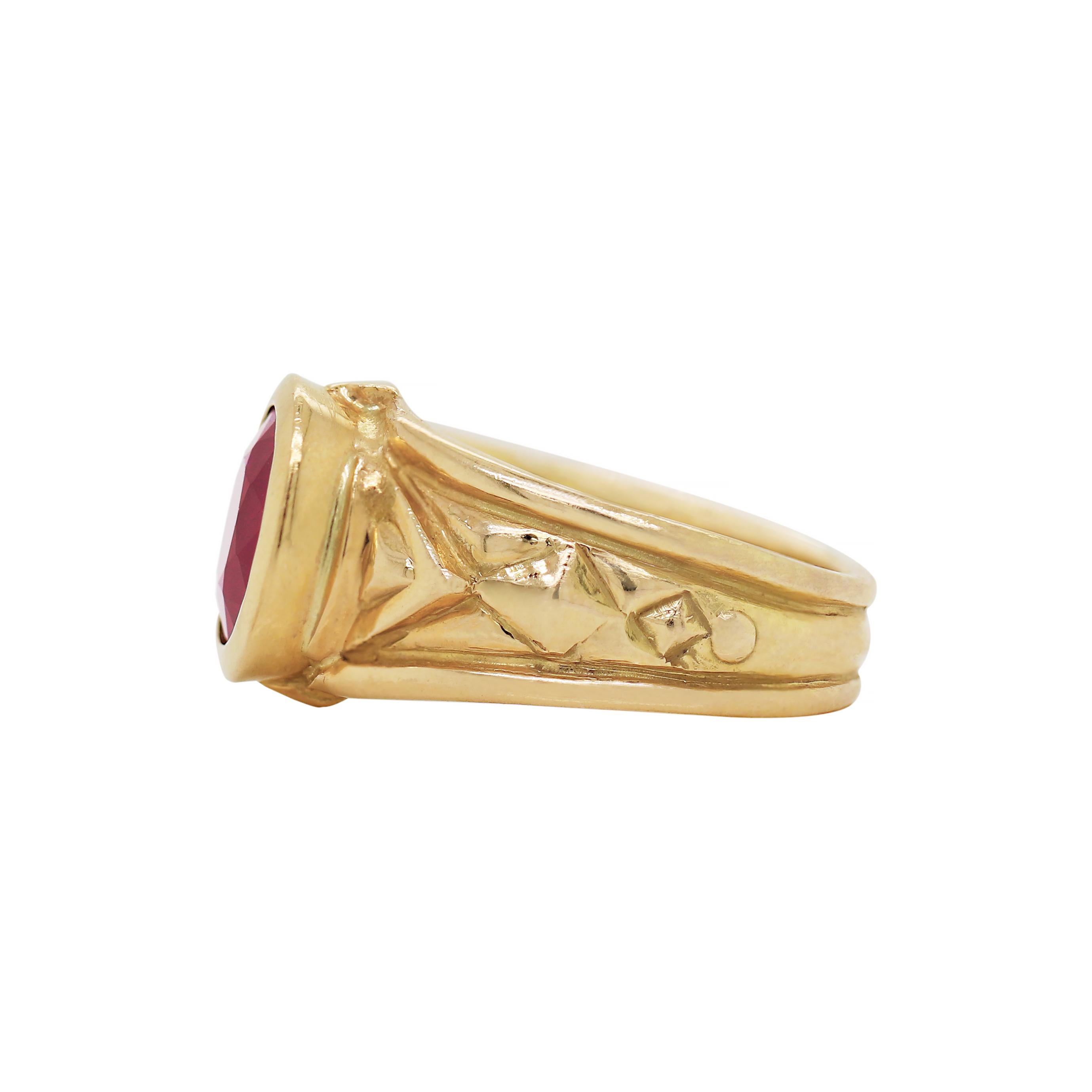 Modern Oval Ruby 18 Carat Yellow Gold Geometric Ring For Sale