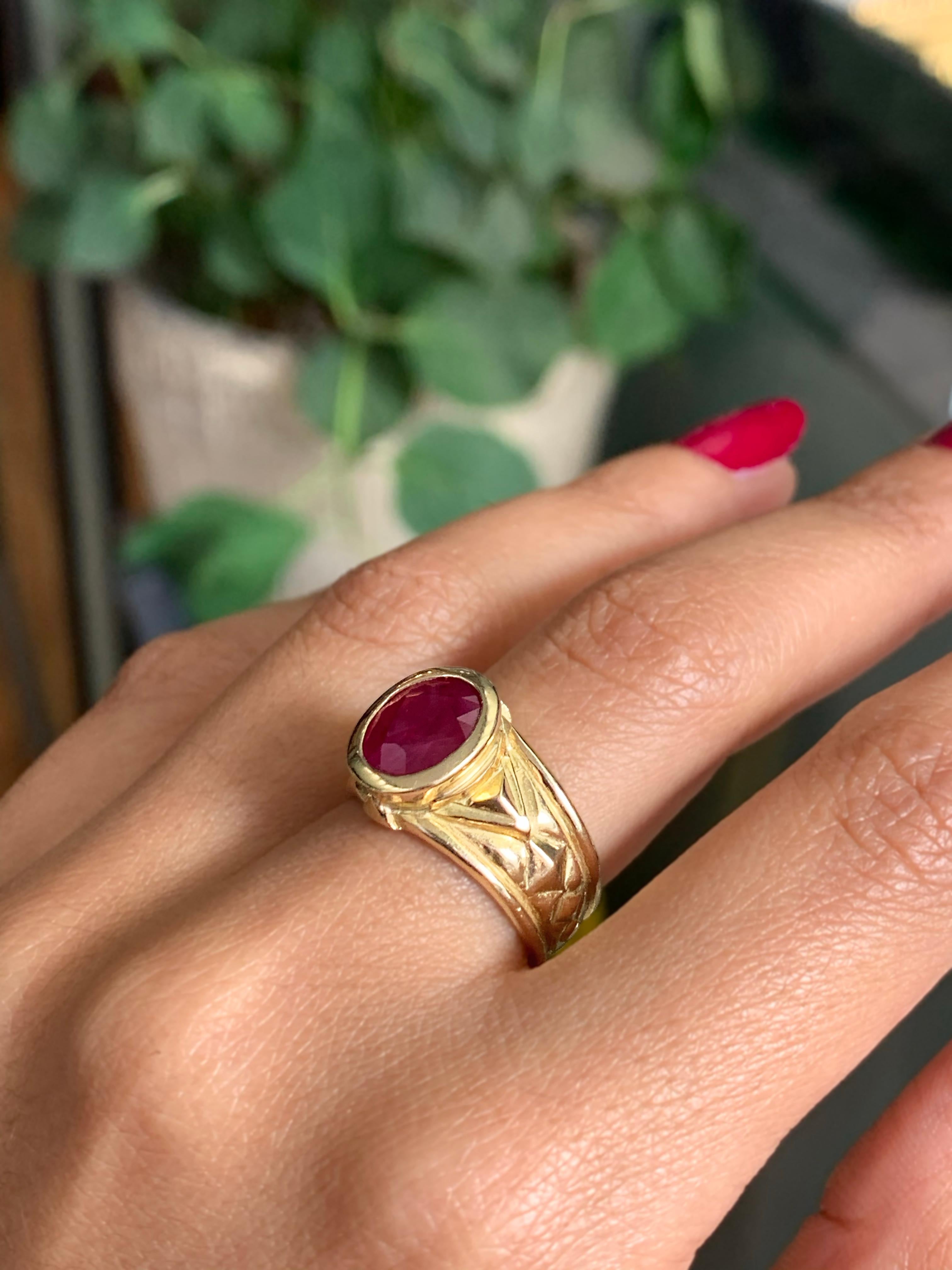 Women's Oval Ruby 18 Carat Yellow Gold Geometric Ring For Sale
