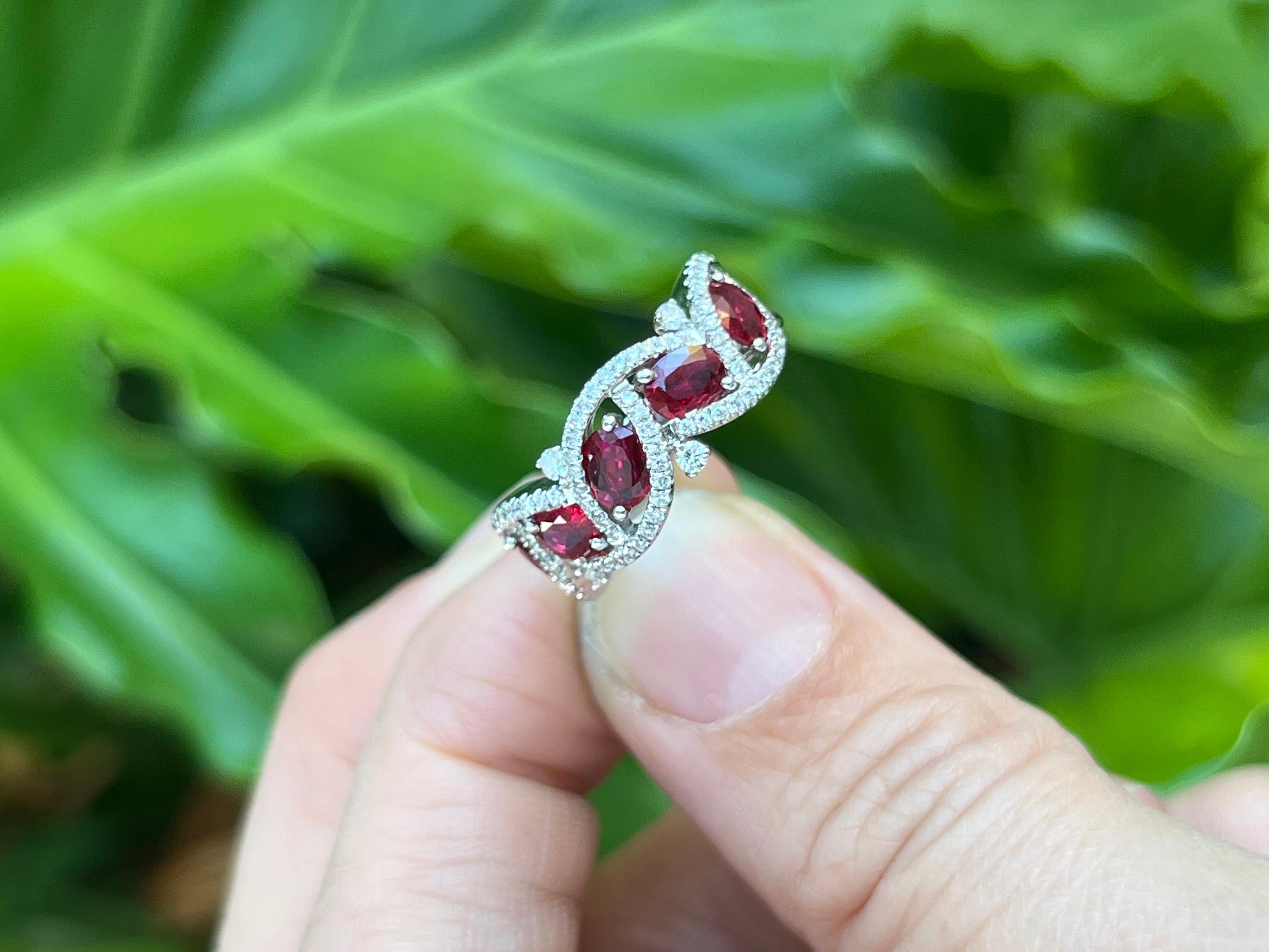 Oval Ruby and Diamond Band Ring 18K In New Condition For Sale In Miami, FL