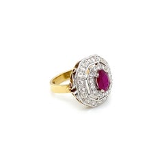 Bague octogonale en or jaune et blanc 18K avec double halo de rubis ovales et de diamants