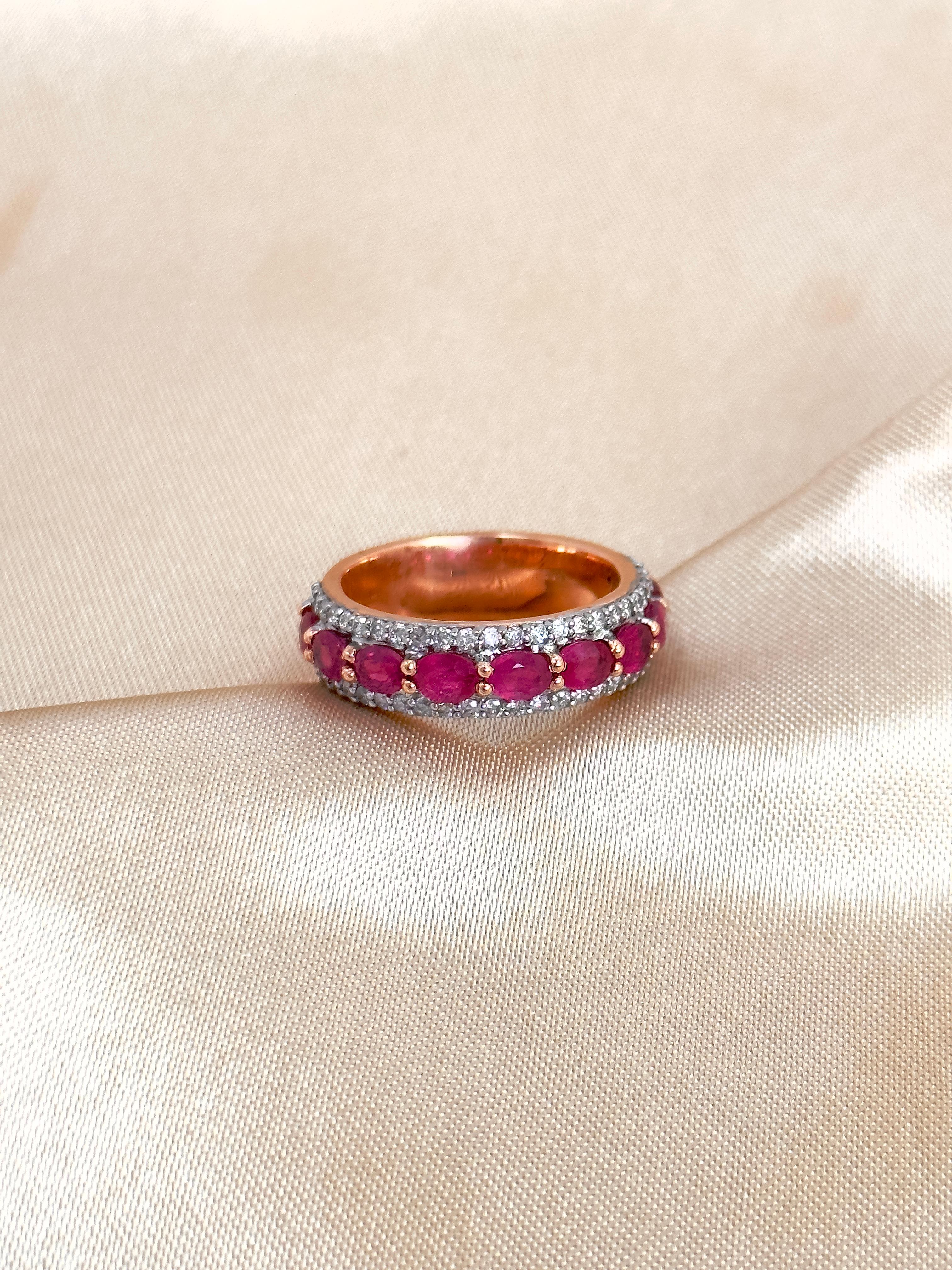Oval Rubin und Diamant Half Eternity Band, 14k Solid Rose Gold Statement Ring im Zustand „Neu“ in New York, NY