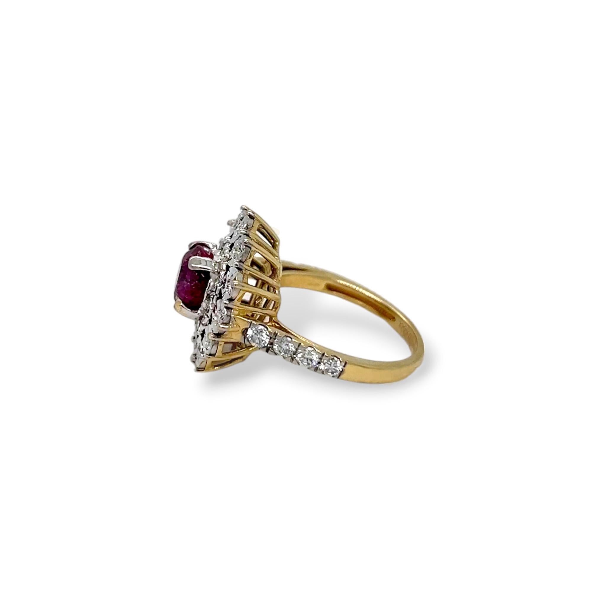 Statement-Ring mit ovalem Rubin und Diamant im Zustand „Neu“ im Angebot in Lewisville, TX