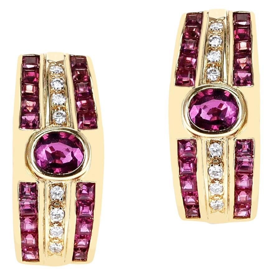 Boucles d'oreilles en or 18 carats, rubis ovale, rubis carré serti en canal et diamants ronds