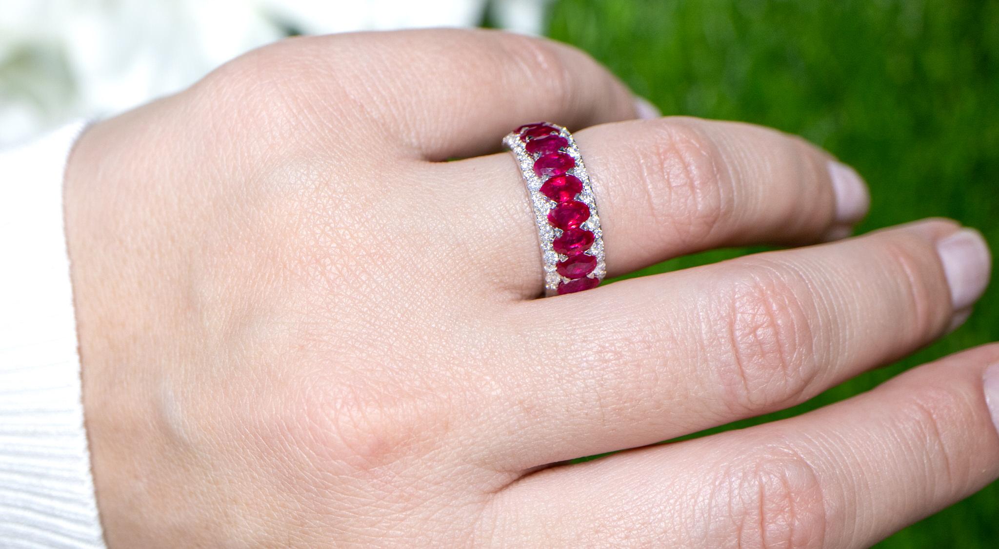 Contemporary Oval Ruby Band Ring With Diamonds 3.61 Carats 18K Gold For Sale