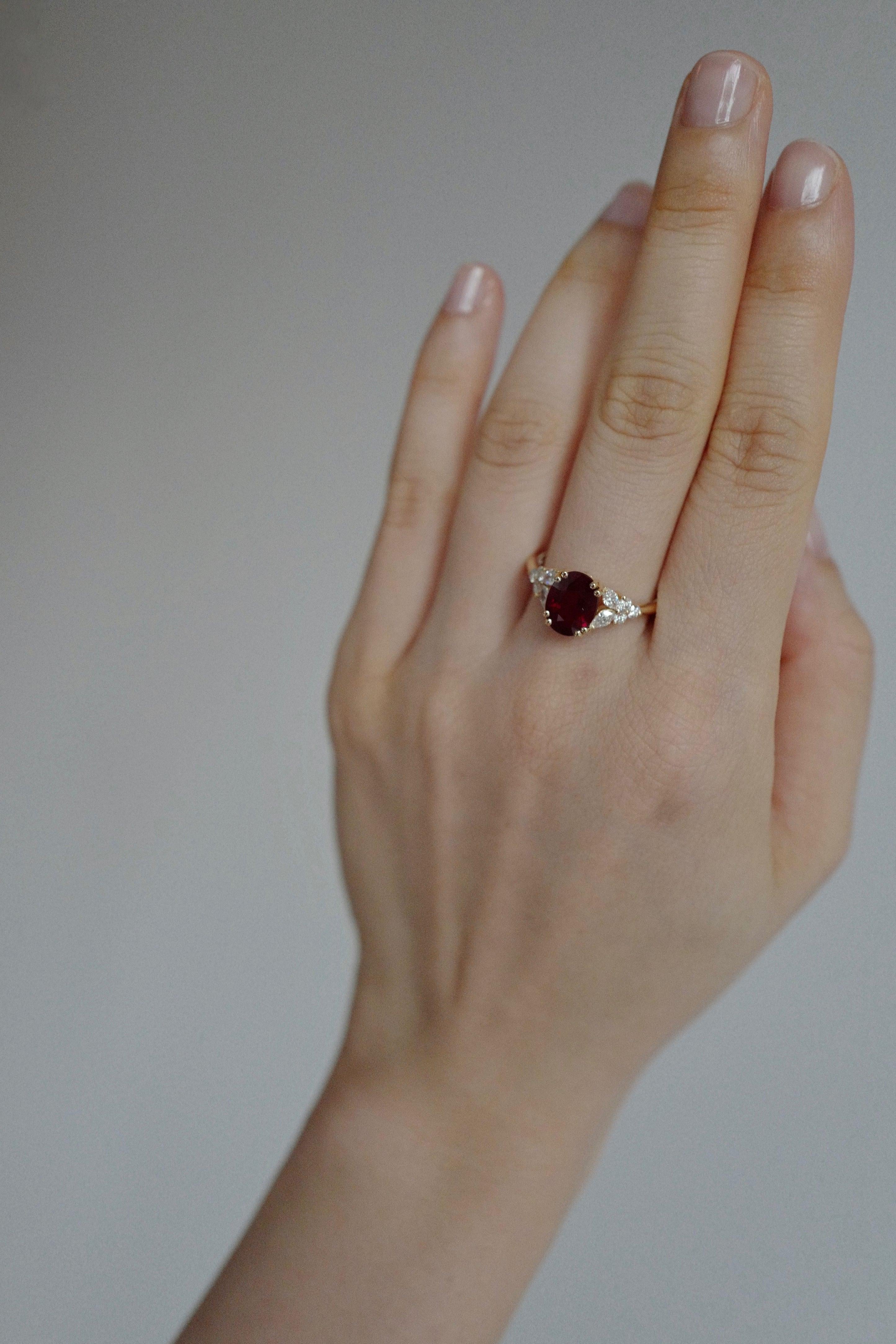 Im Angebot: Einzigartiger Verlobungsring mit ovalem Rubin Burma GRS-Zertifikat und Marquise-Diamant () 3