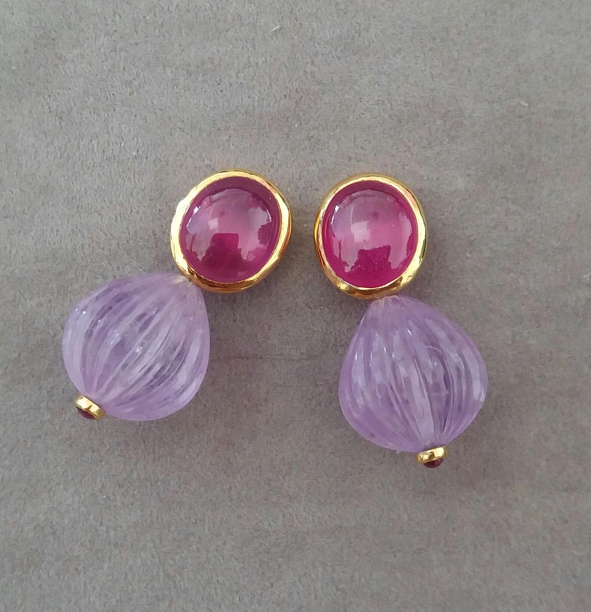 Oval Ruby Cabochons Yellow Gold Bezel Carved Amethyst Round Drops Stud Earrings In Good Condition In Bangkok, TH