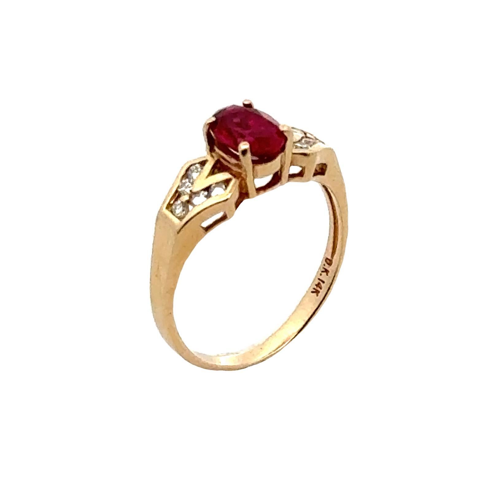 Oval Ruby Diamond 14 Karat Yellow Gold Vintage Cocktail Ring In Excellent Condition For Sale In Boca Raton, FL