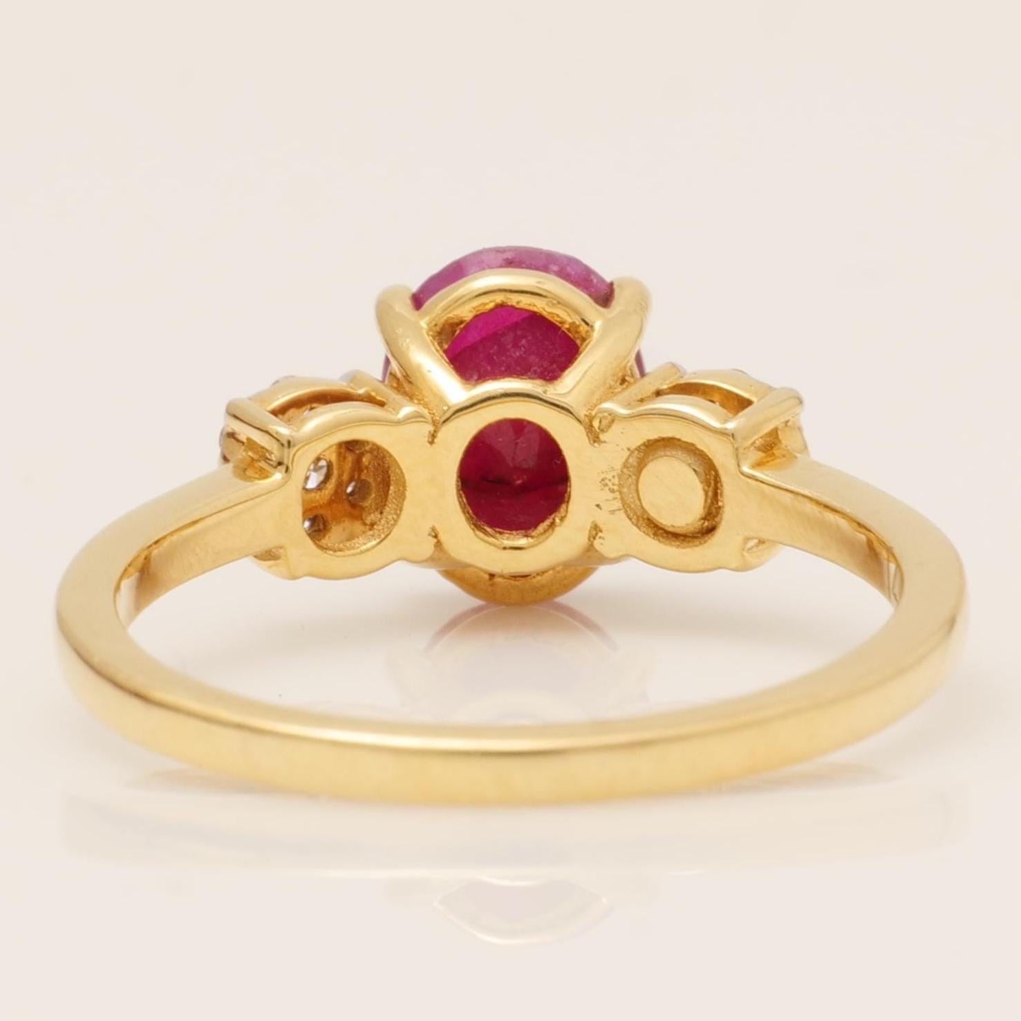 Anello ovale con diamante e rubino in oro massiccio 14K (certificato) in vendita 2