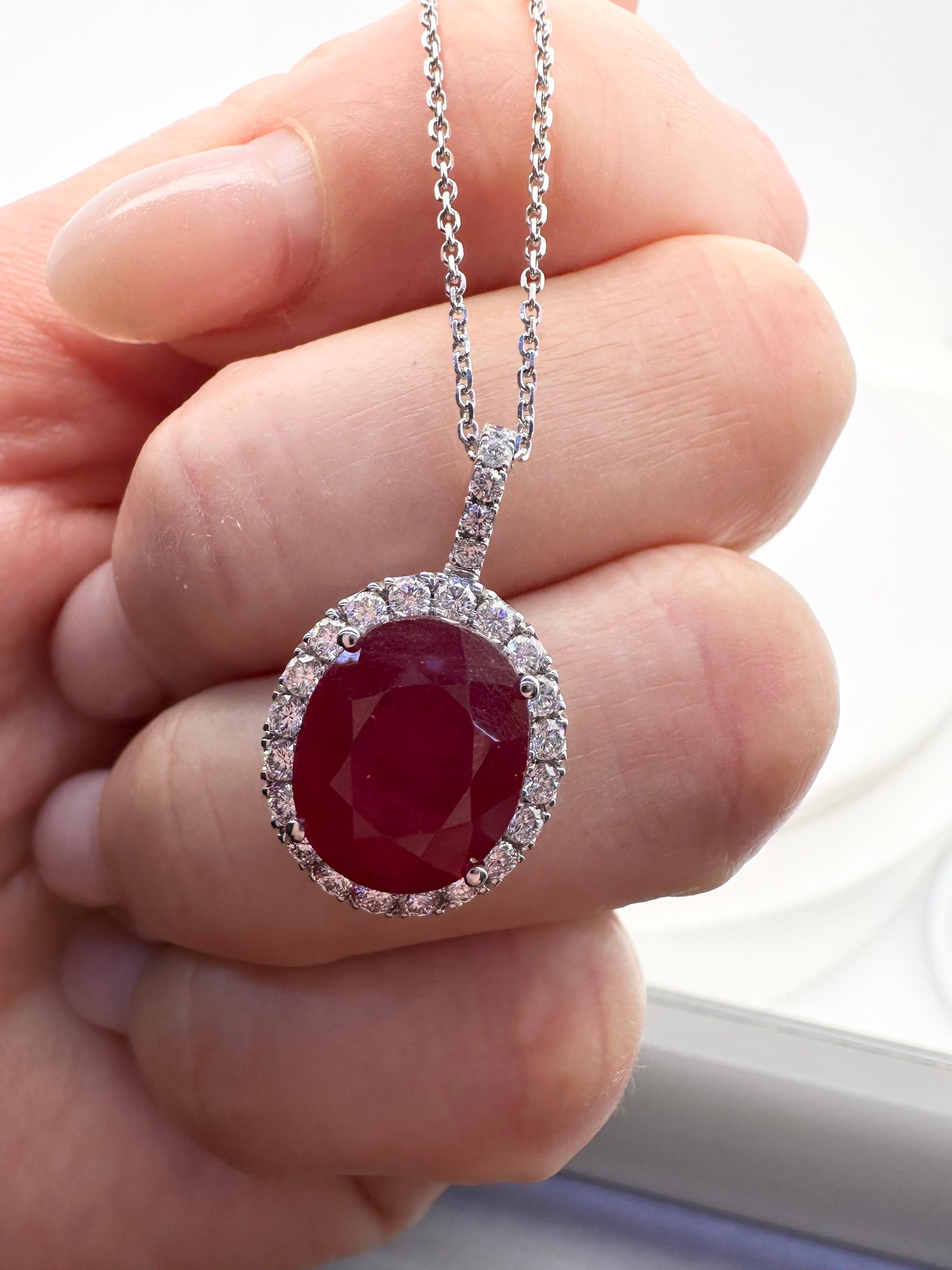 Oval ruby diamond pendant necklace 18KT gold In New Condition For Sale In Boca Raton, FL