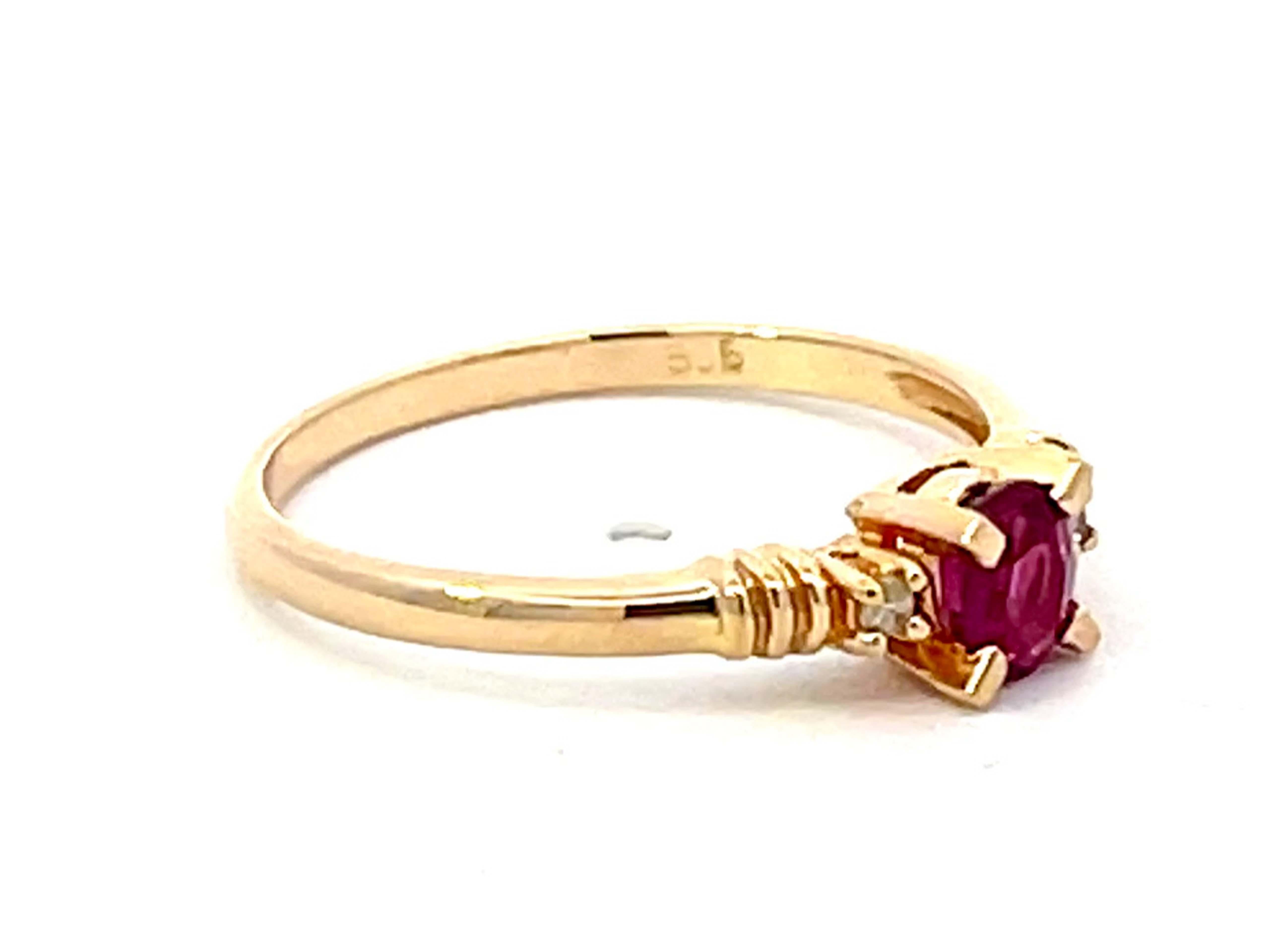 Modern Oval Ruby Diamond Ring in 14k Yellow Gold For Sale