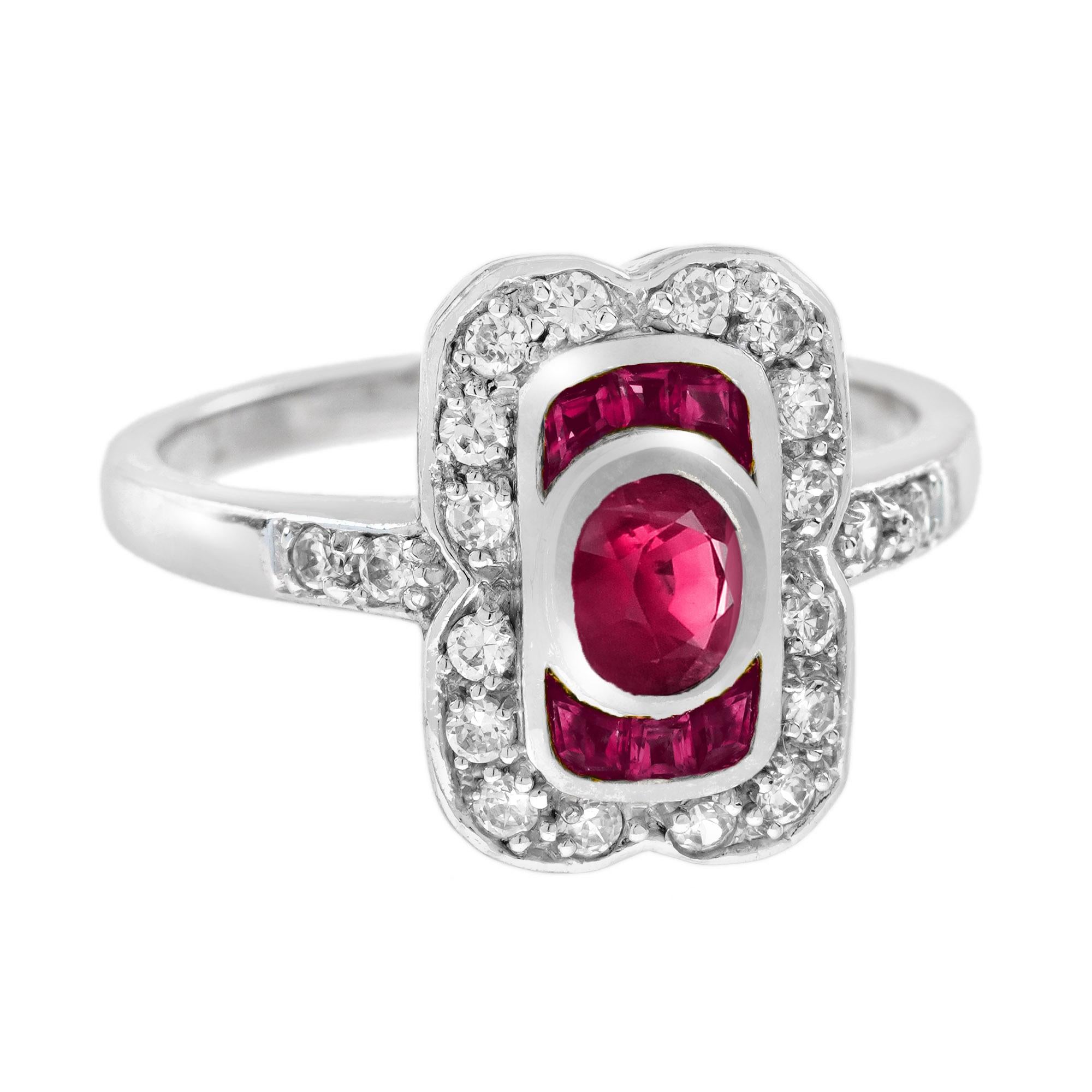 Une bague d'inspiration Art déco en rubis et diamants absolument époustouflante, avec des rubis de taille française entourant un rubis central ovale. L'éclat se poursuit sur les bords avec des diamants ronds. Cette bague d'inspiration Art déco est